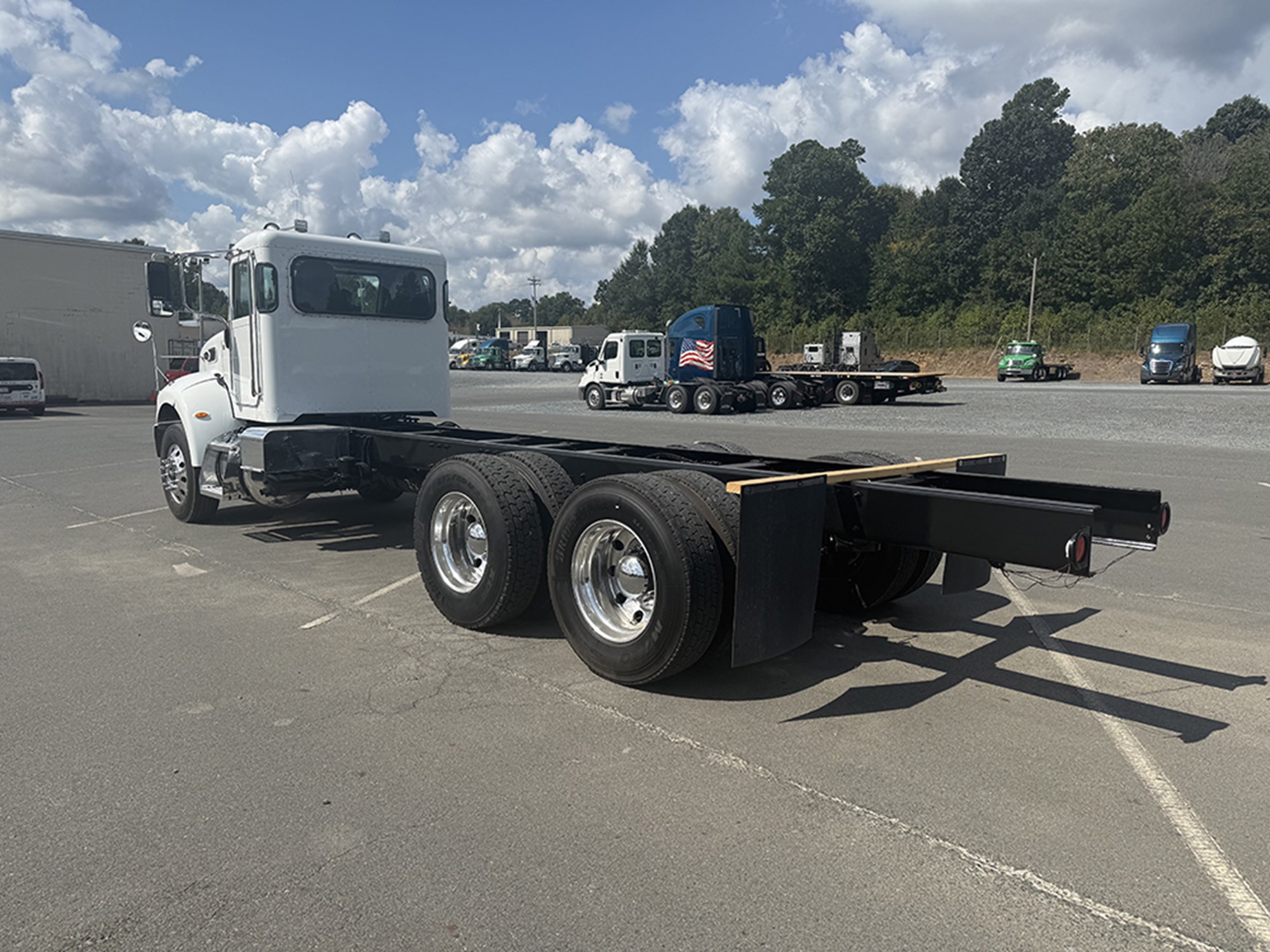 2016 Peterbilt 348 - image 6 of 6