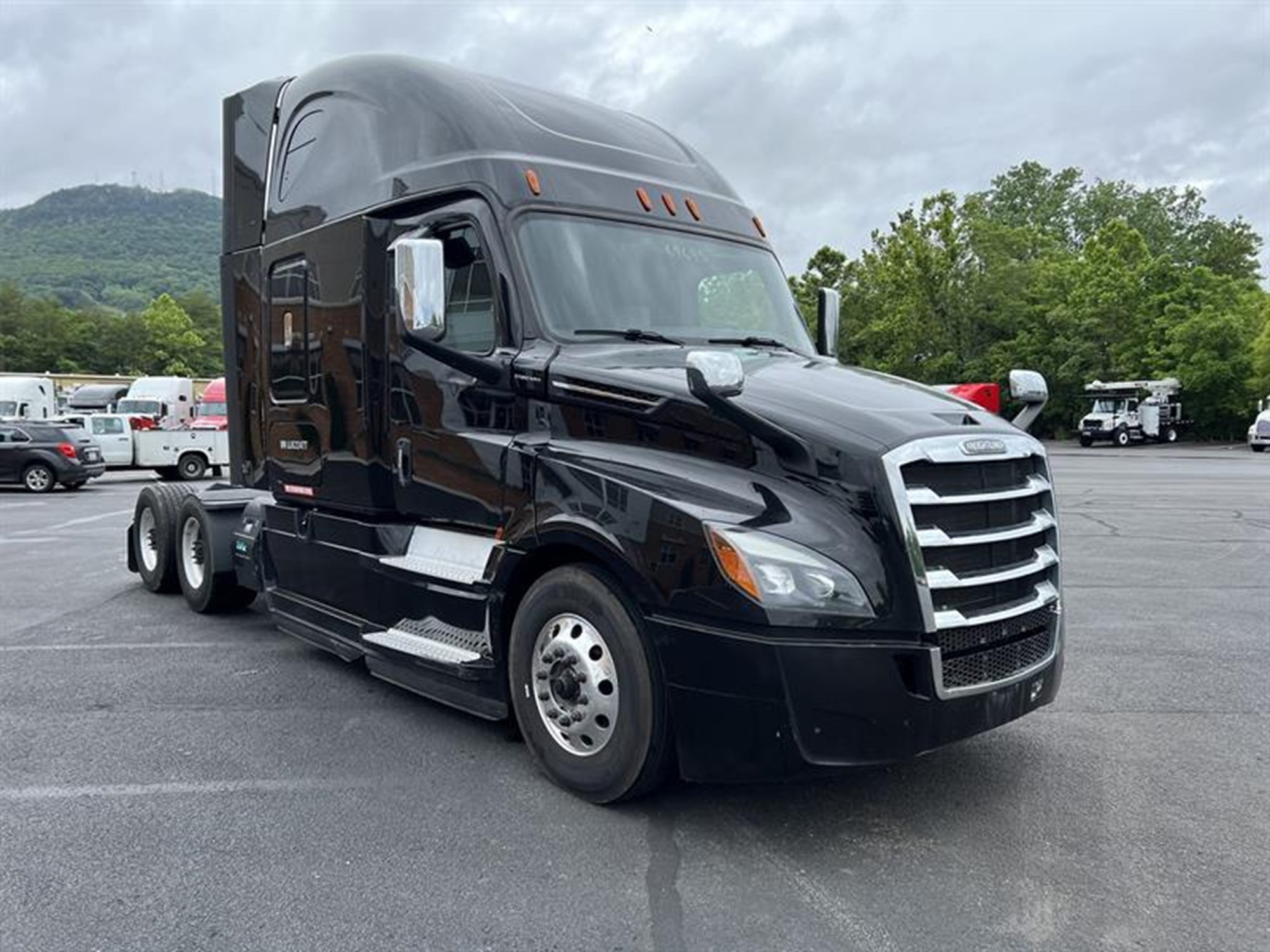 2020 Freightliner Cascadia 126 2020 Freightliner Cascadia 126 - image 1 of 1