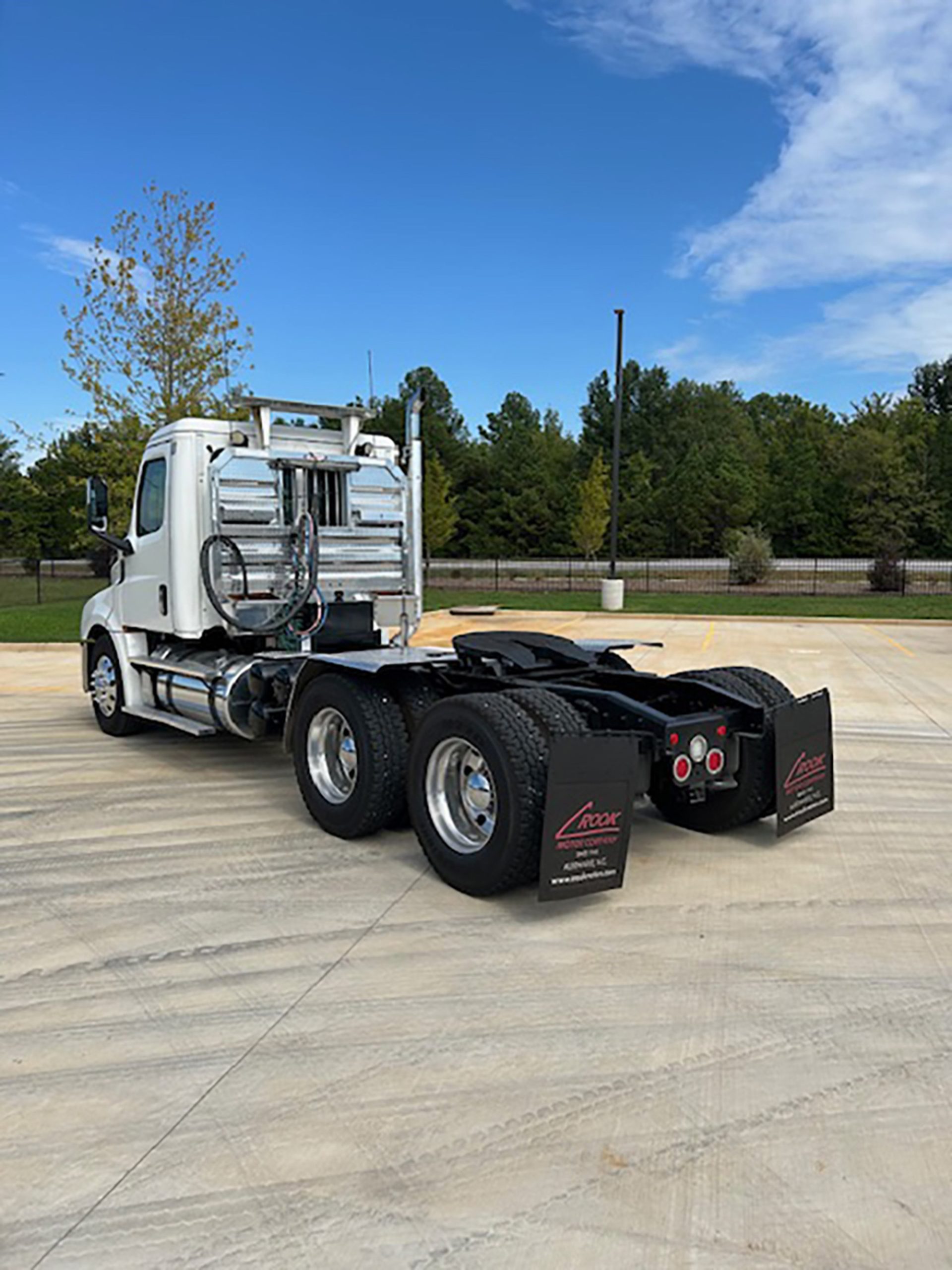 2019 Freightliner Cascadia 126 2019 Freightliner Cascadia 126 - image 4 of 6