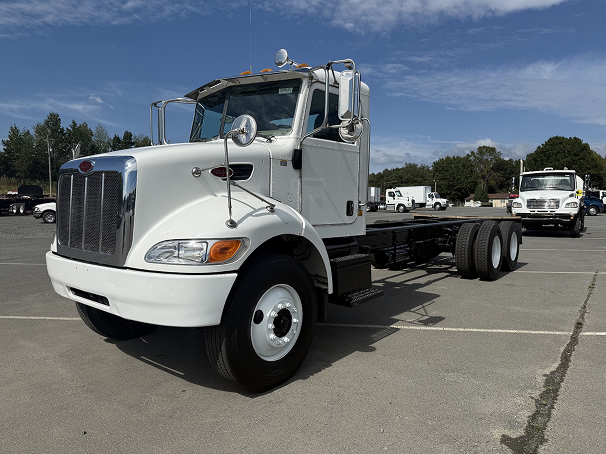 2007 Peterbilt 340 2007 Peterbilt 340 - image 1 of 6