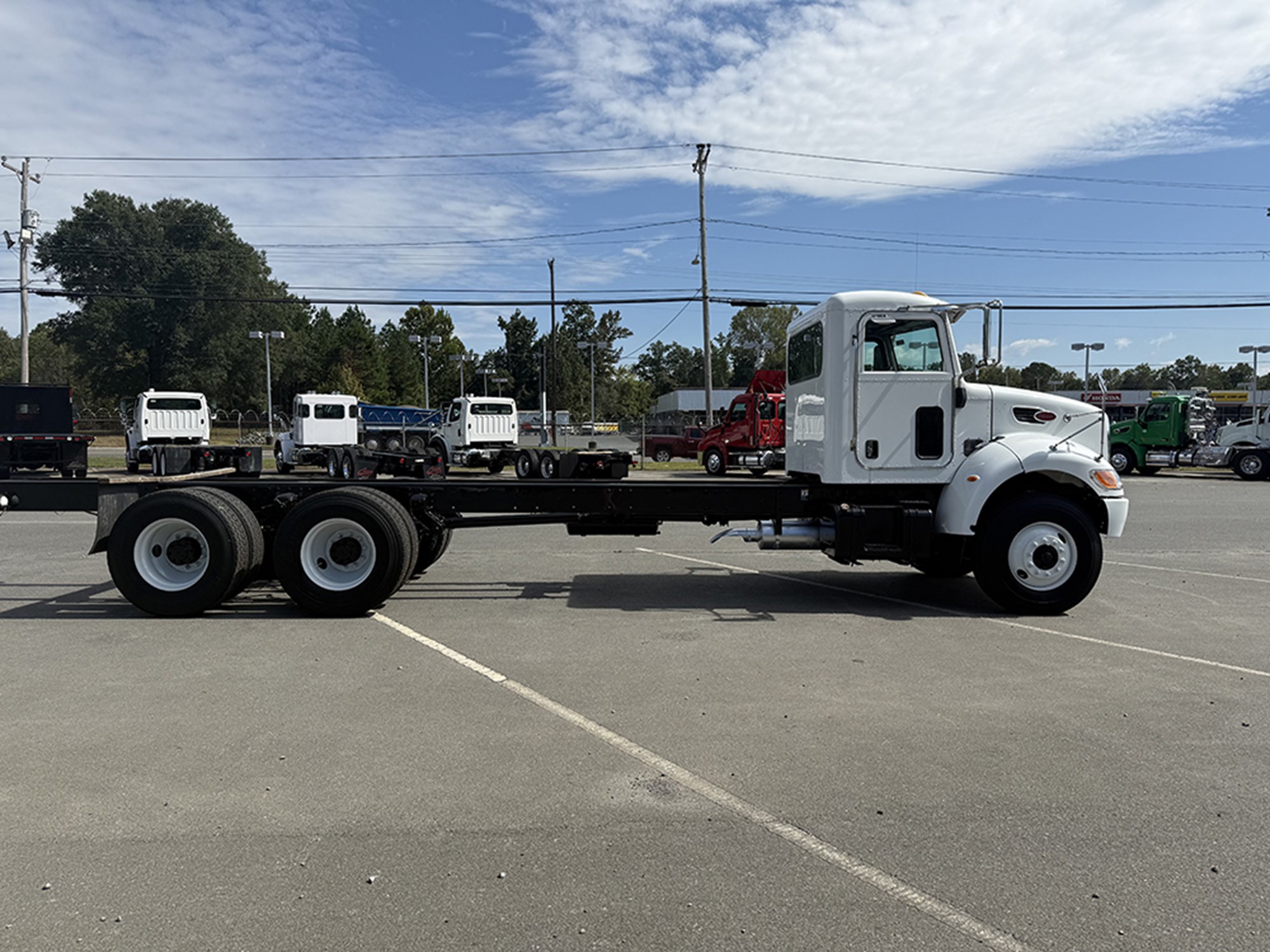 2007 Peterbilt 340 2007 Peterbilt 340 - image 3 of 6