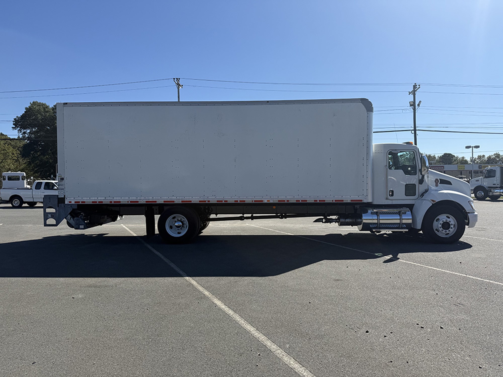2019 Kenworth T370 2019 Kenworth T370 - image 3 of 6
