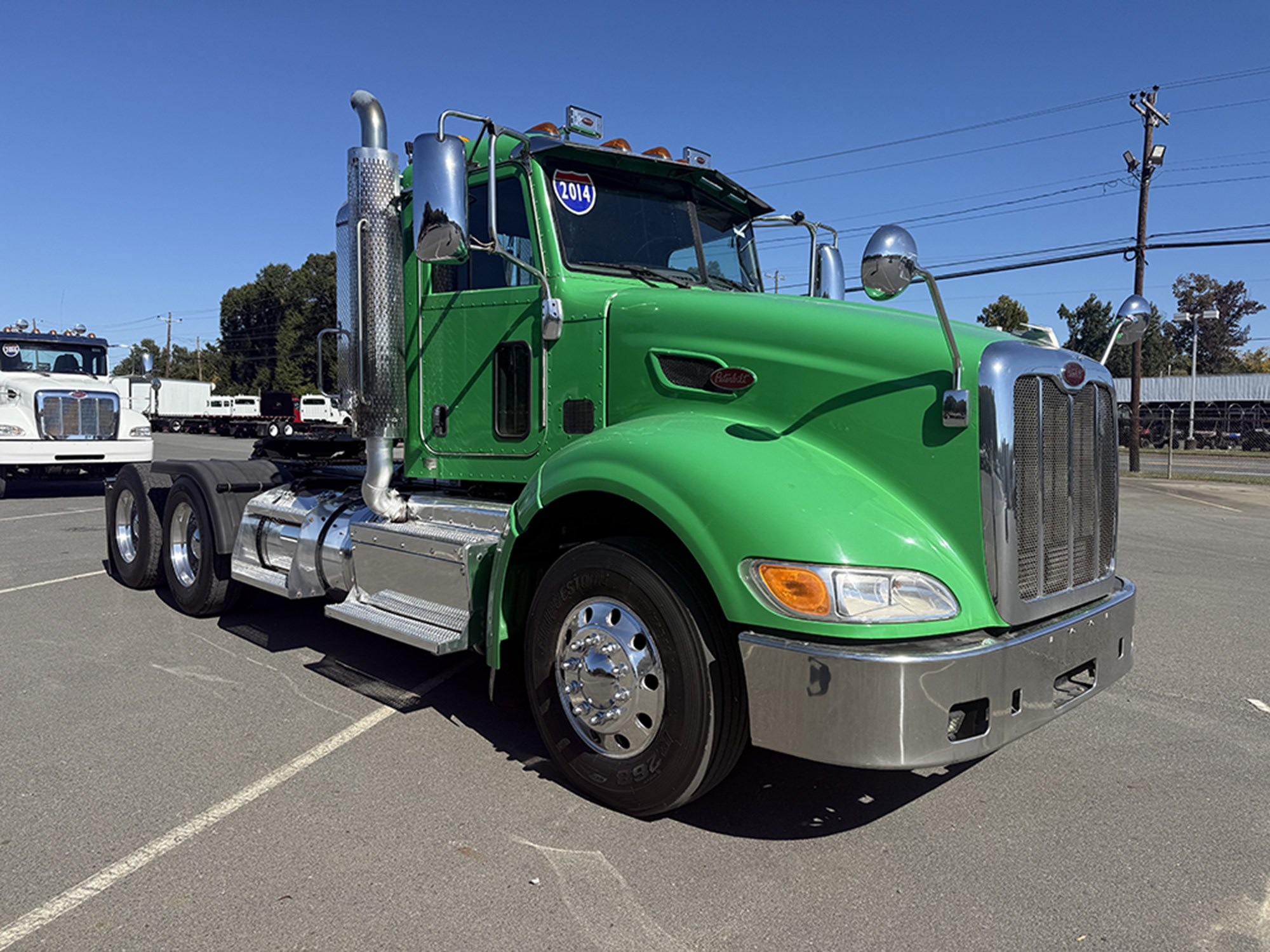 2014 Peterbilt 386 2014 Peterbilt 386 - image 2 of 6
