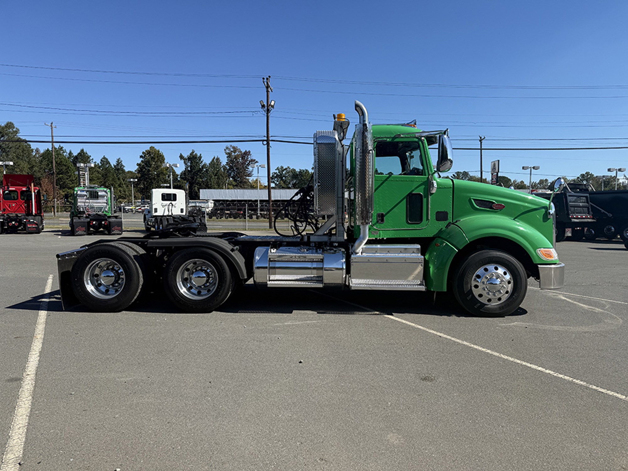 2014 Peterbilt 386 2014 Peterbilt 386 - image 3 of 6