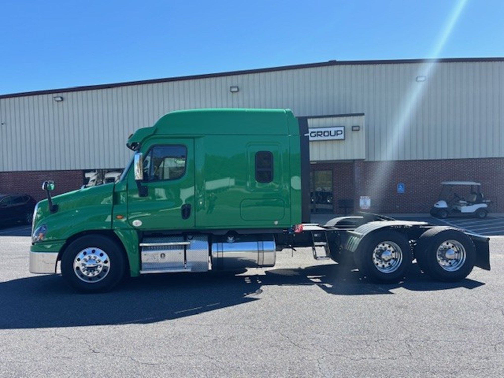 2015 FREIGHTLINER CASCADIA 125 2015 FREIGHTLINER CASCADIA 125 - image 2 of 6