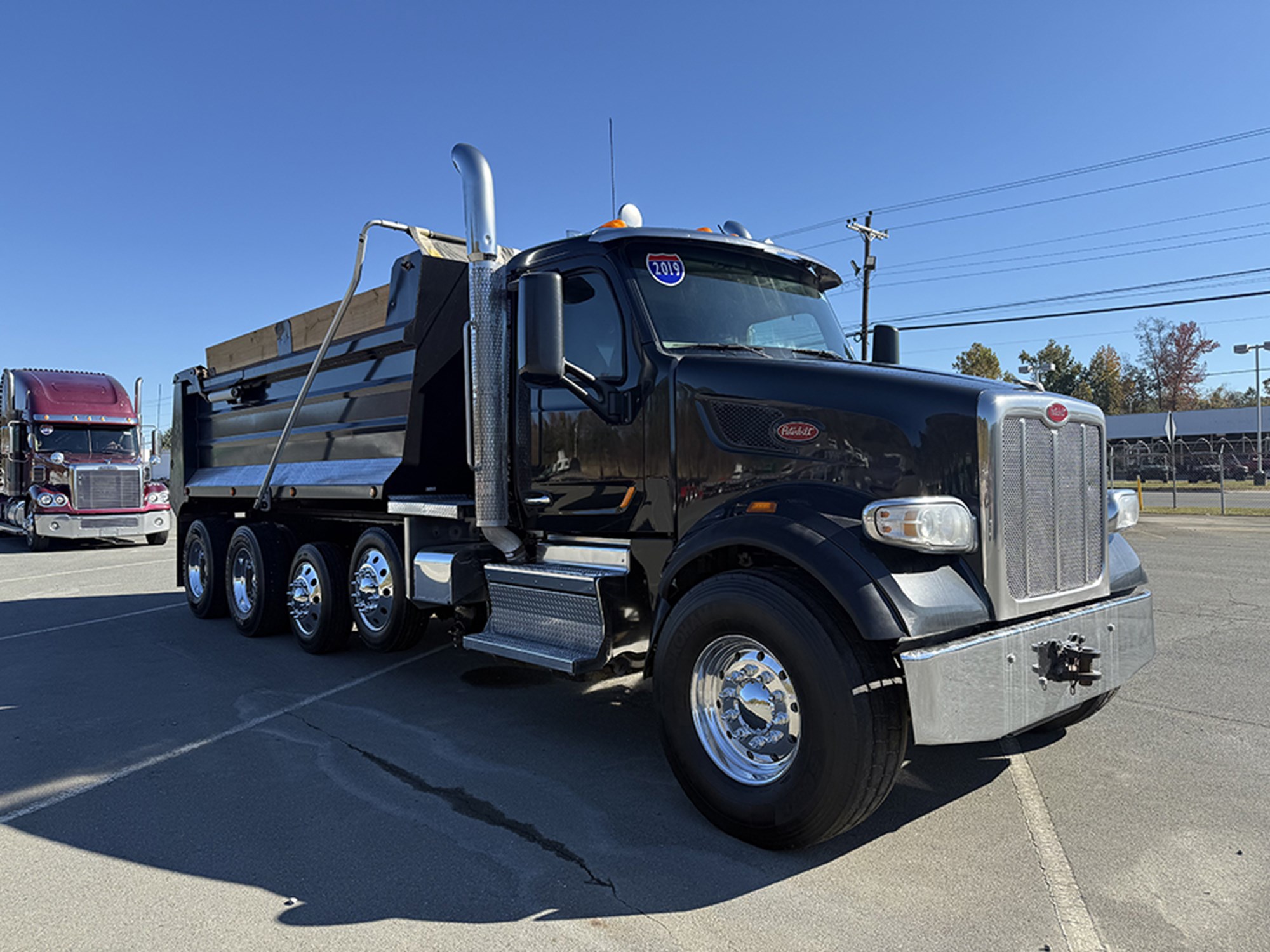 2019 Peterbilt 567 - image 2 of 6