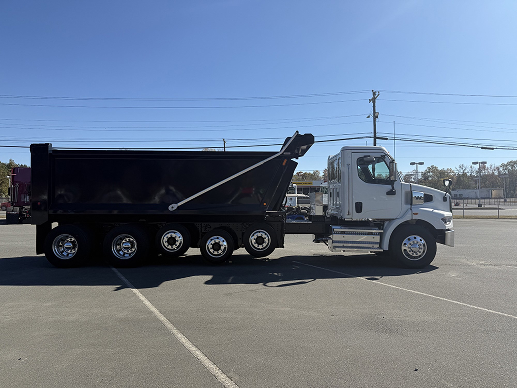 2024 Western Star 47X - image 3 of 6