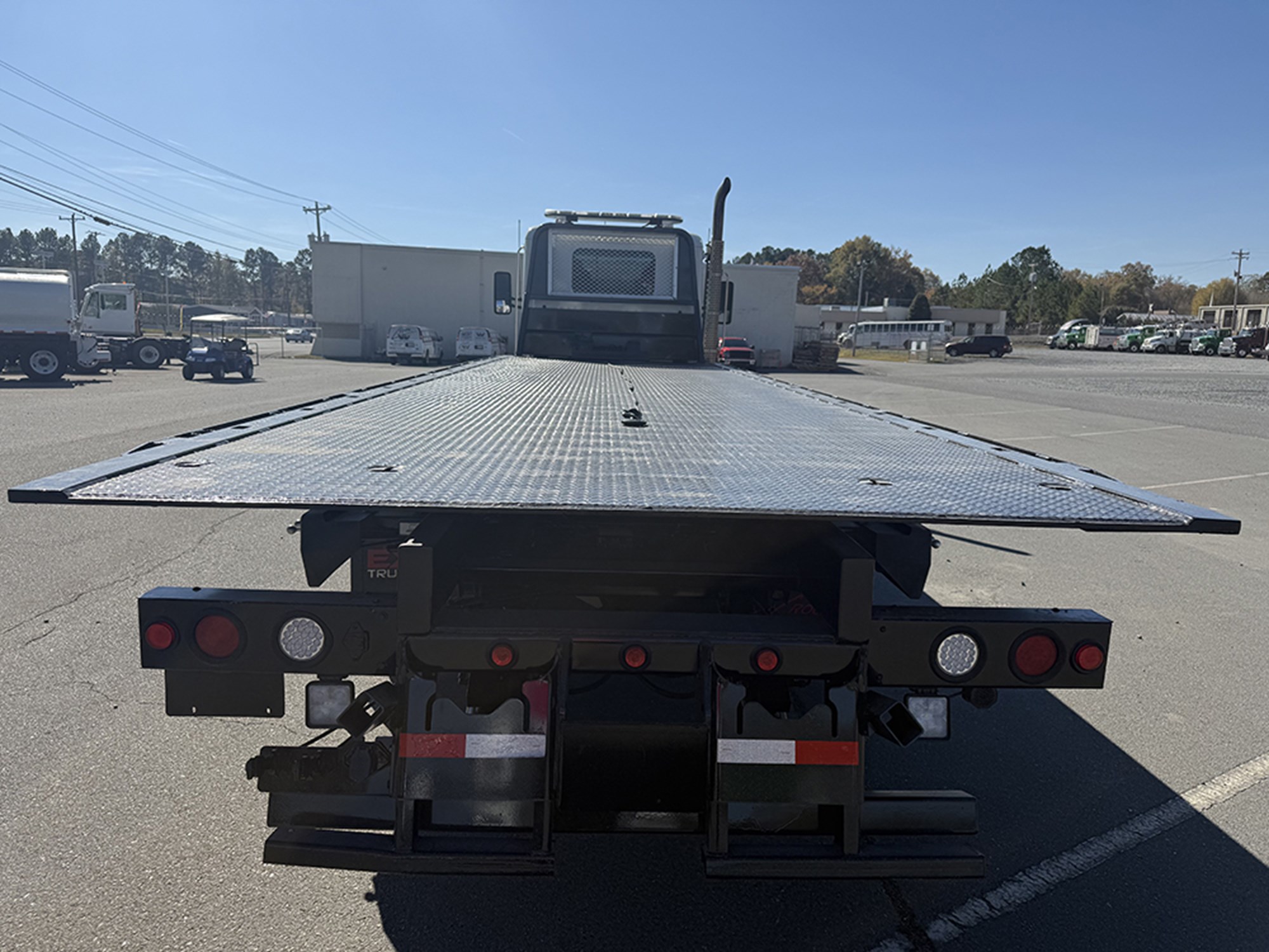 2017 Kenworth T880 - image 5 of 6