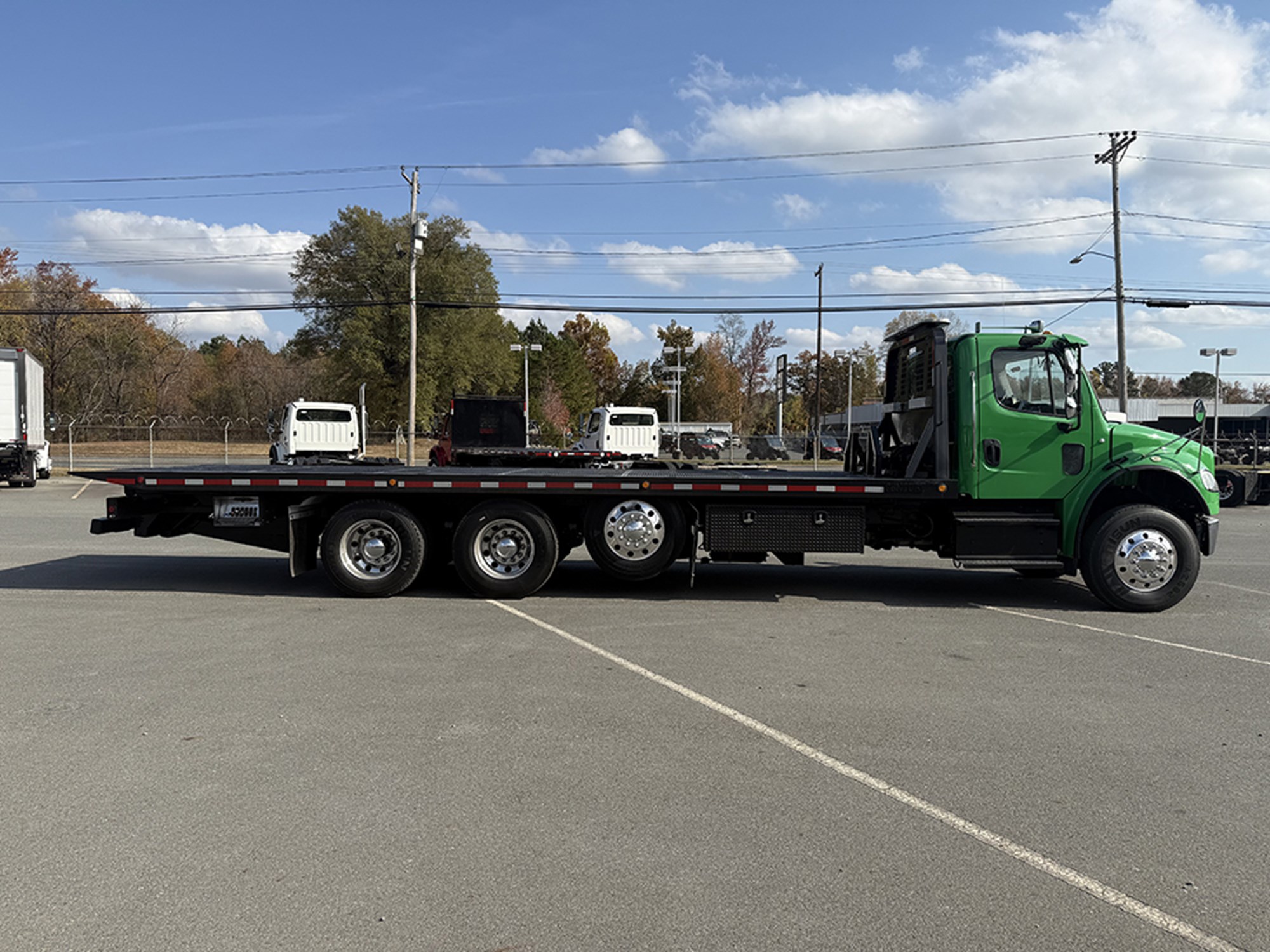 2019 Freightliner M2 106 - image 3 of 6