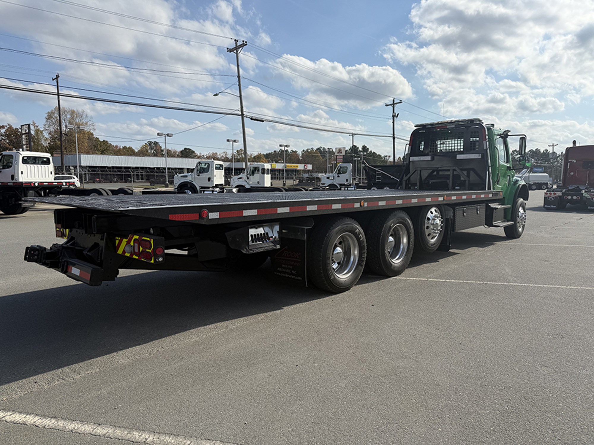 2019 Freightliner M2 106 - image 4 of 6