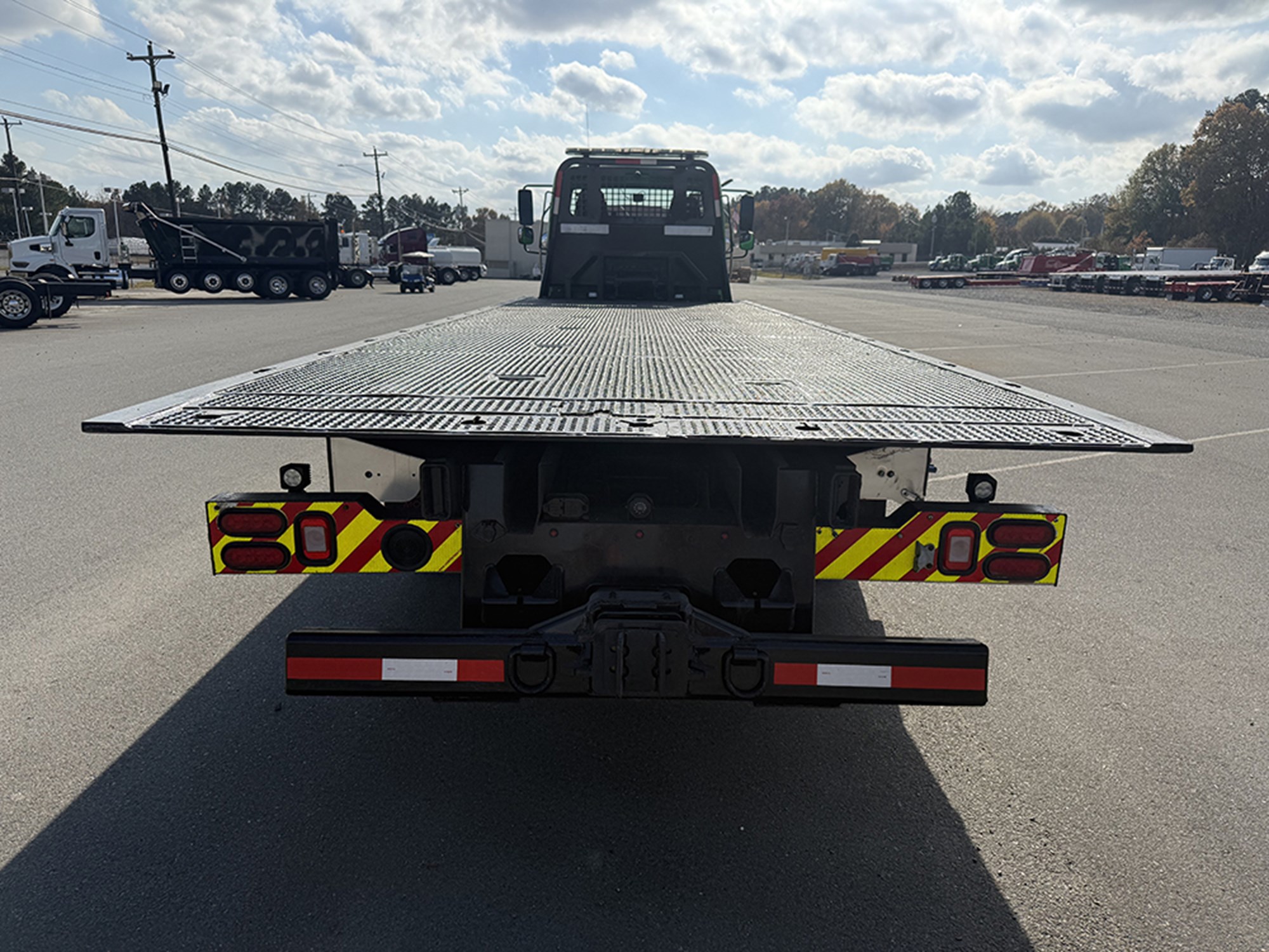 2019 Freightliner M2 106 - image 5 of 6