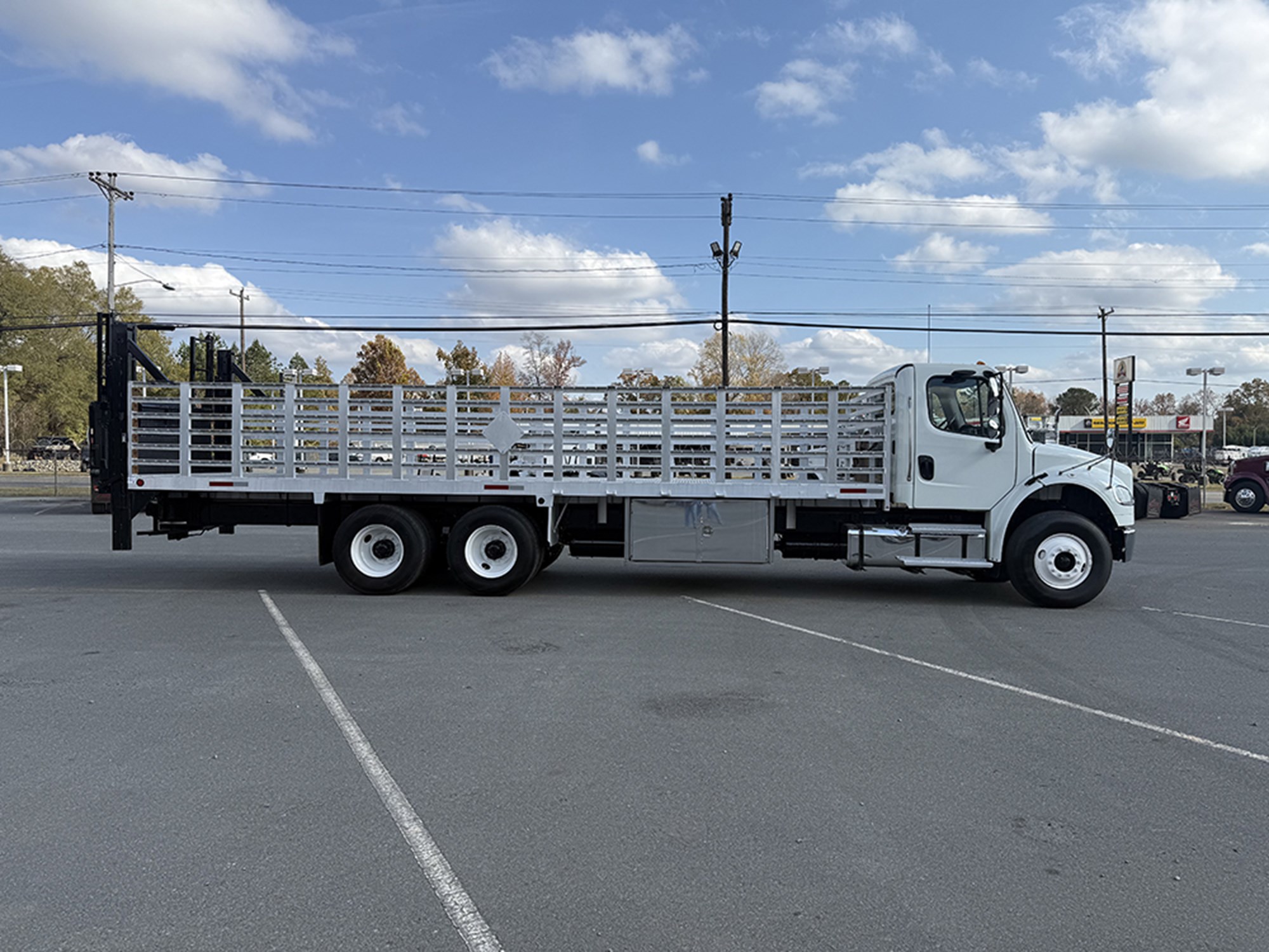 2020 Freightliner M2 - image 3 of 6