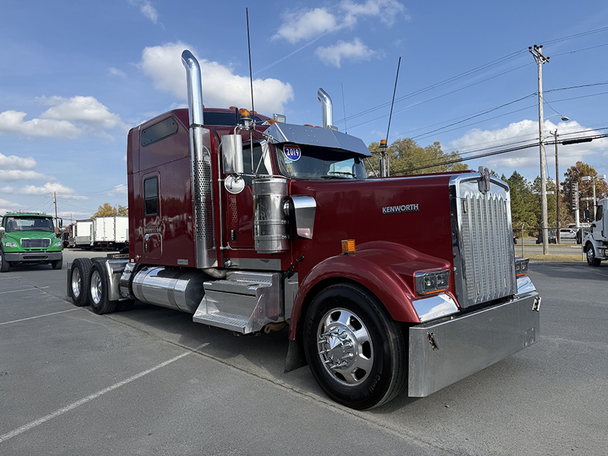 2019 Kenworth W9 Series - image 2 of 6