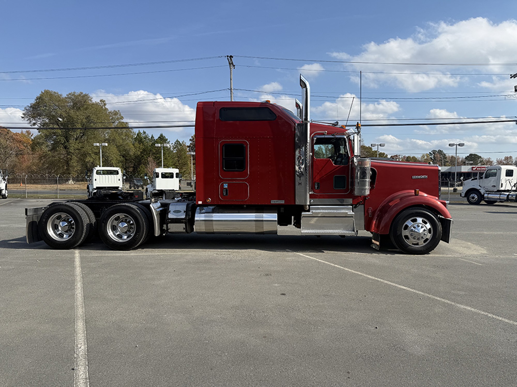 2019 Kenworth W9 Series - image 3 of 6