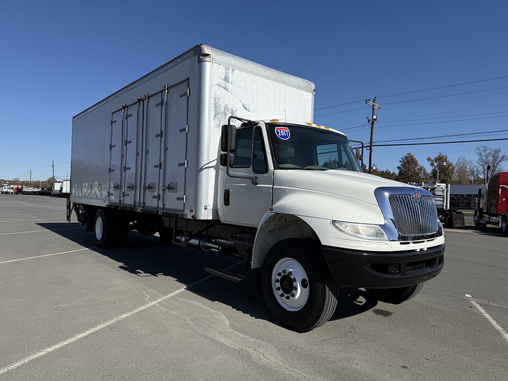 2017 International 4300 - image 2 of 6