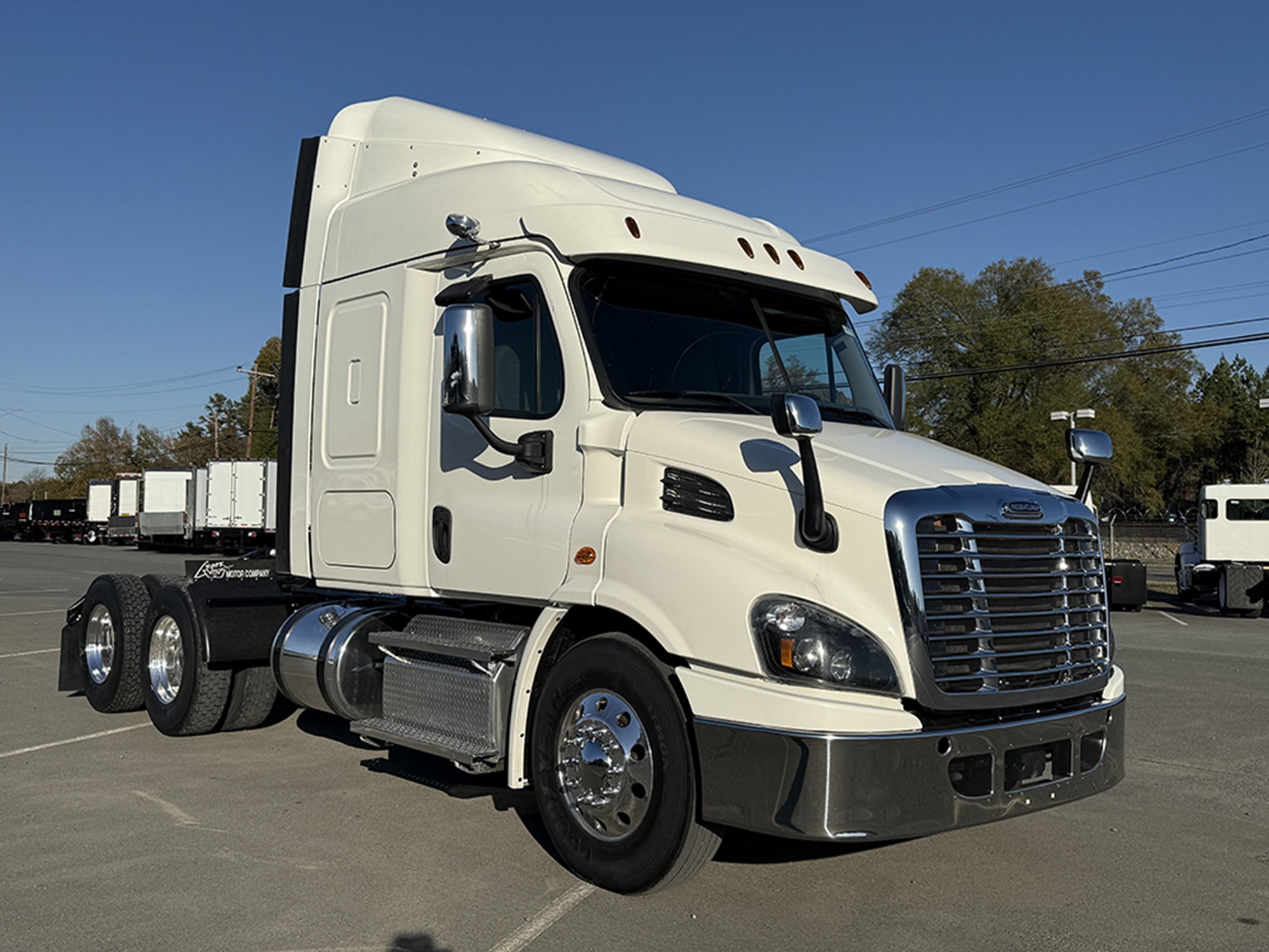 2019 Freightliner Cascadia 113 - image 2 of 6
