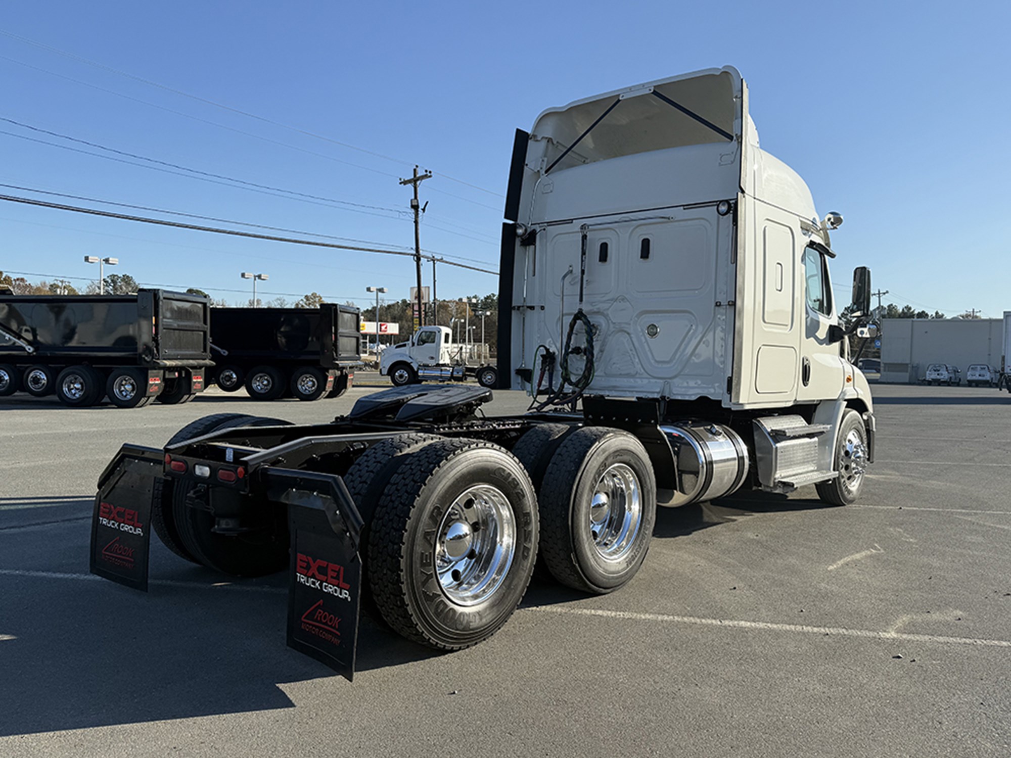 2019 Freightliner Cascadia 113 - image 4 of 6