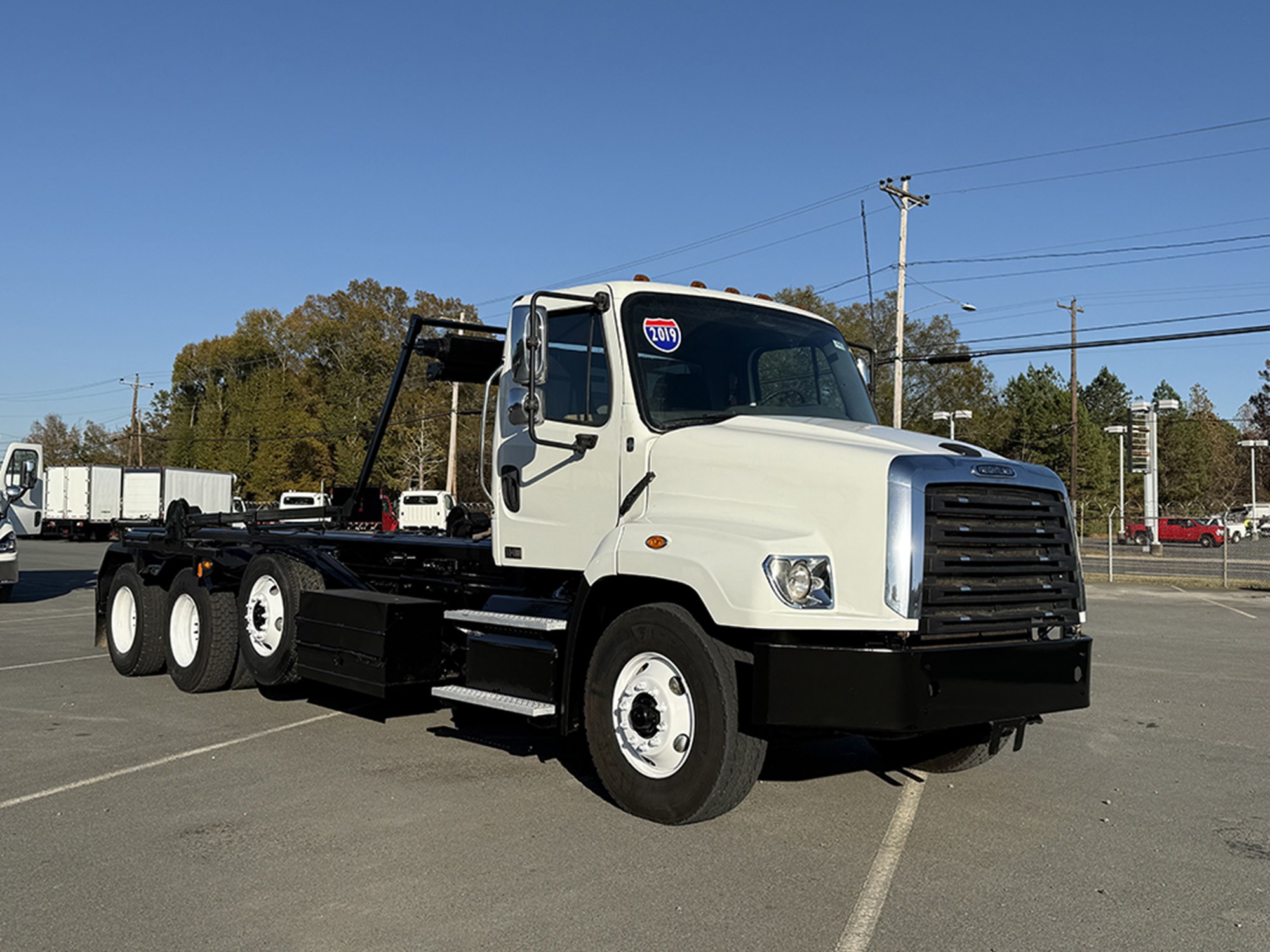2019 Freightliner 114SD - image 2 of 2