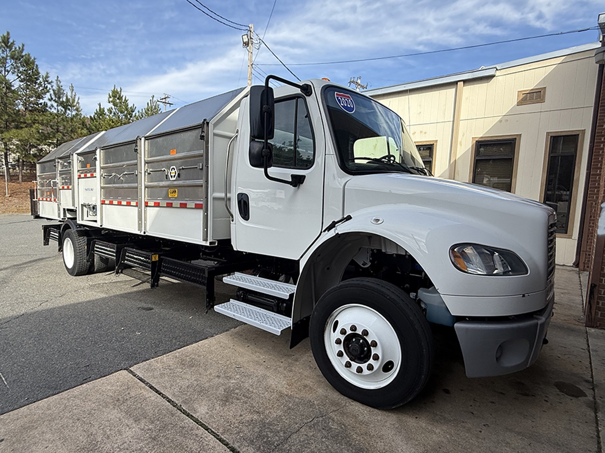 2020 Freightliner M2106 - image 2 of 2