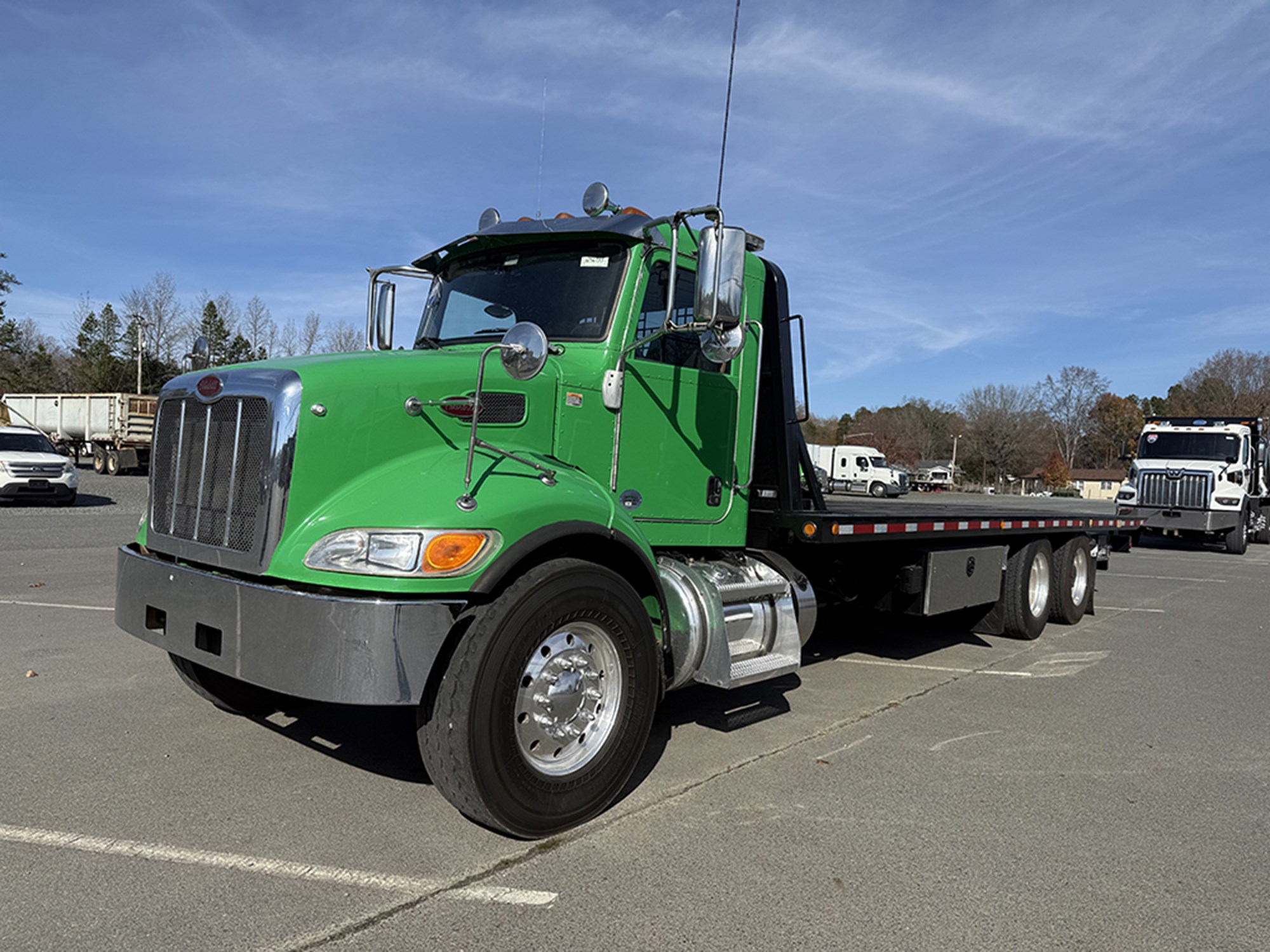 2019 Peterbilt 348 2019 Peterbilt 348 - image 1 of 6