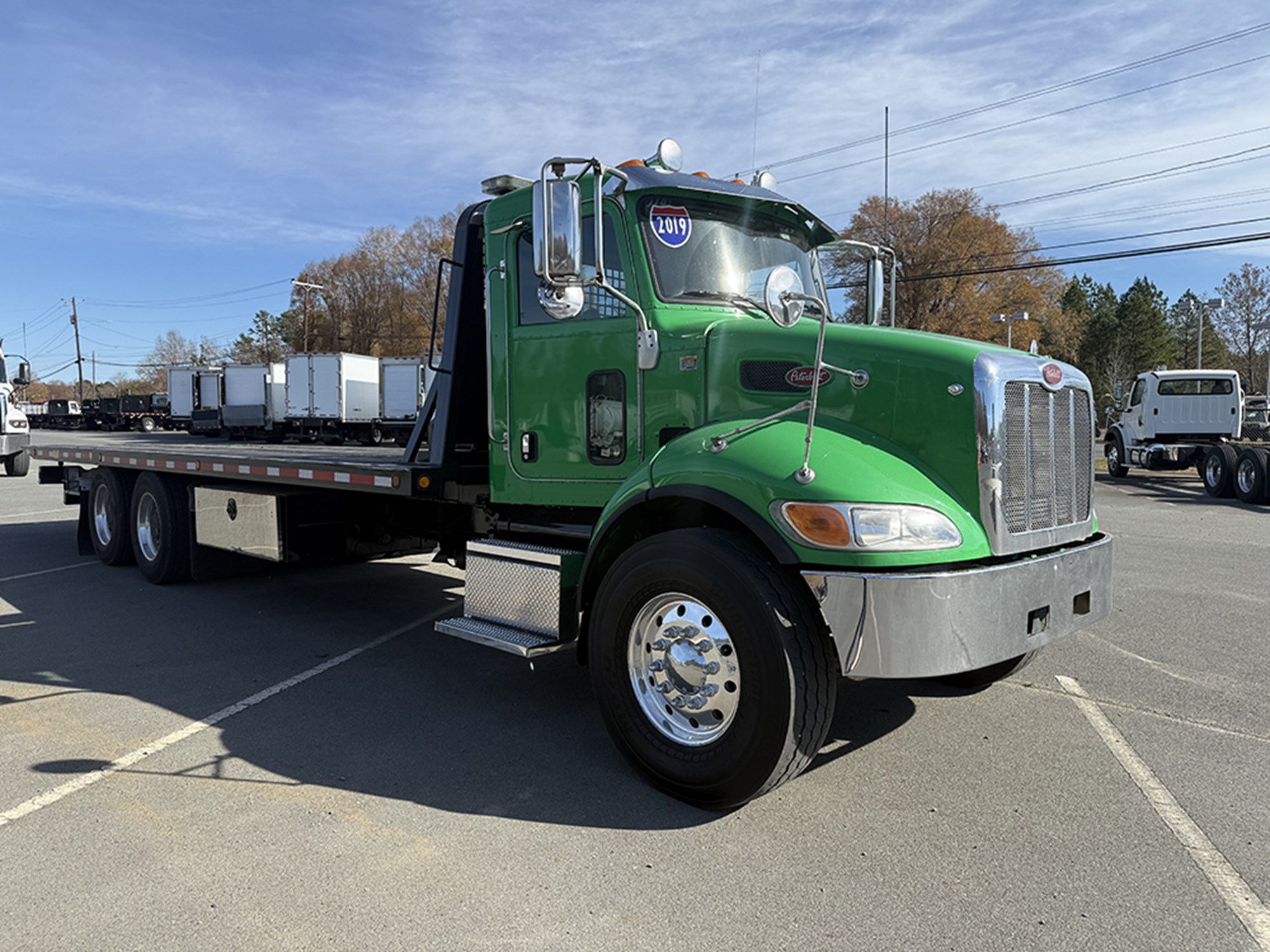 2019 Peterbilt 348 2019 Peterbilt 348 - image 2 of 6