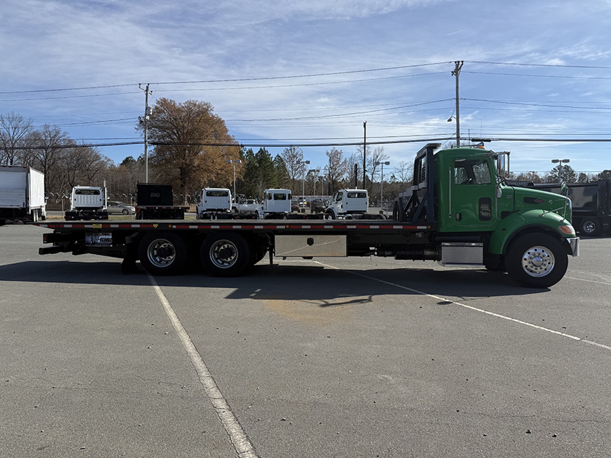 2019 Peterbilt 348 2019 Peterbilt 348 - image 3 of 6