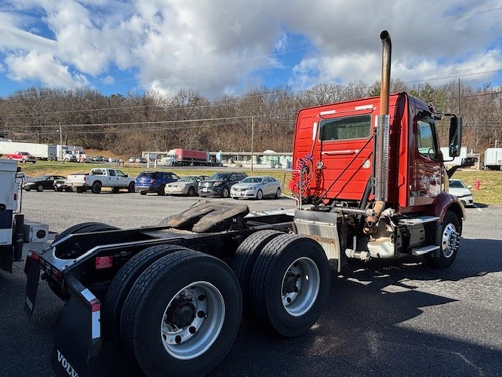 2019 VOLVO VNR 2019 VOLVO VNR - image 4 of 6