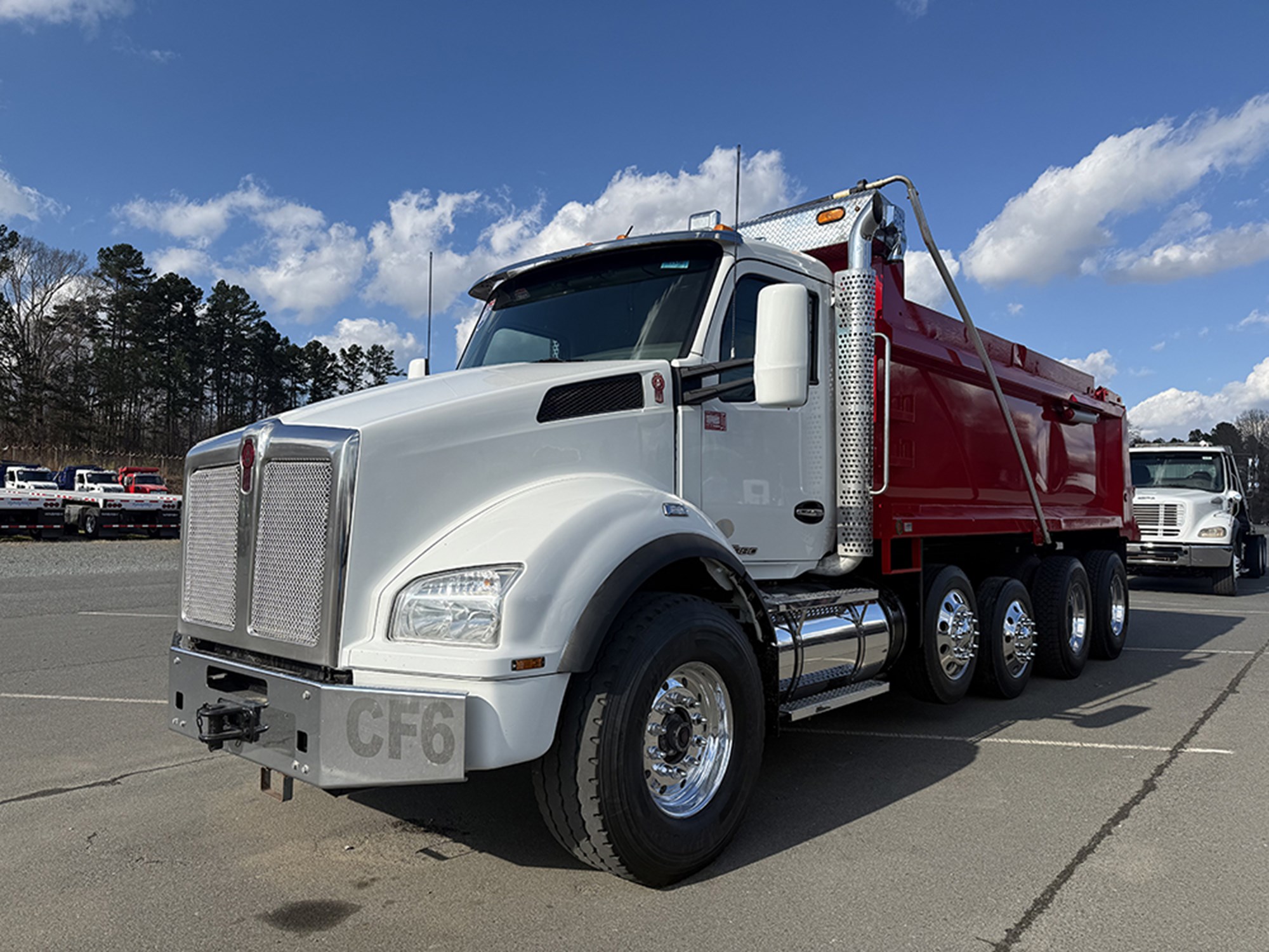 2017 Kenworth T880 2017 Kenworth T880 - image 1 of 6