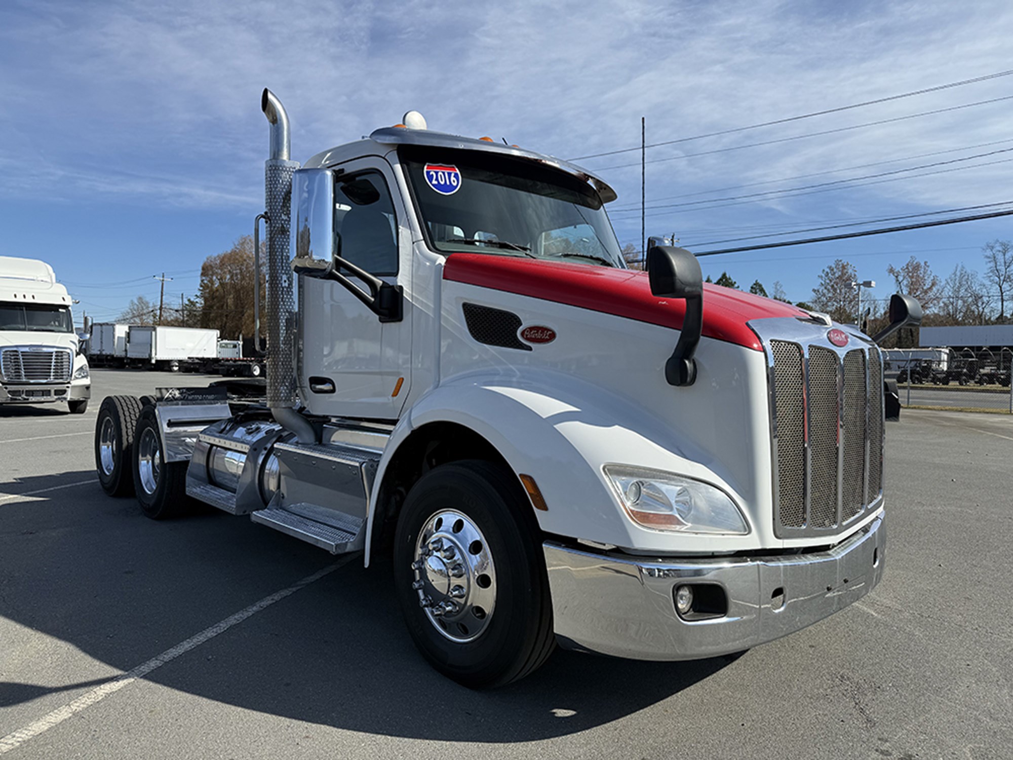 2016 Peterbilt 579 2016 Peterbilt 579 - image 2 of 6