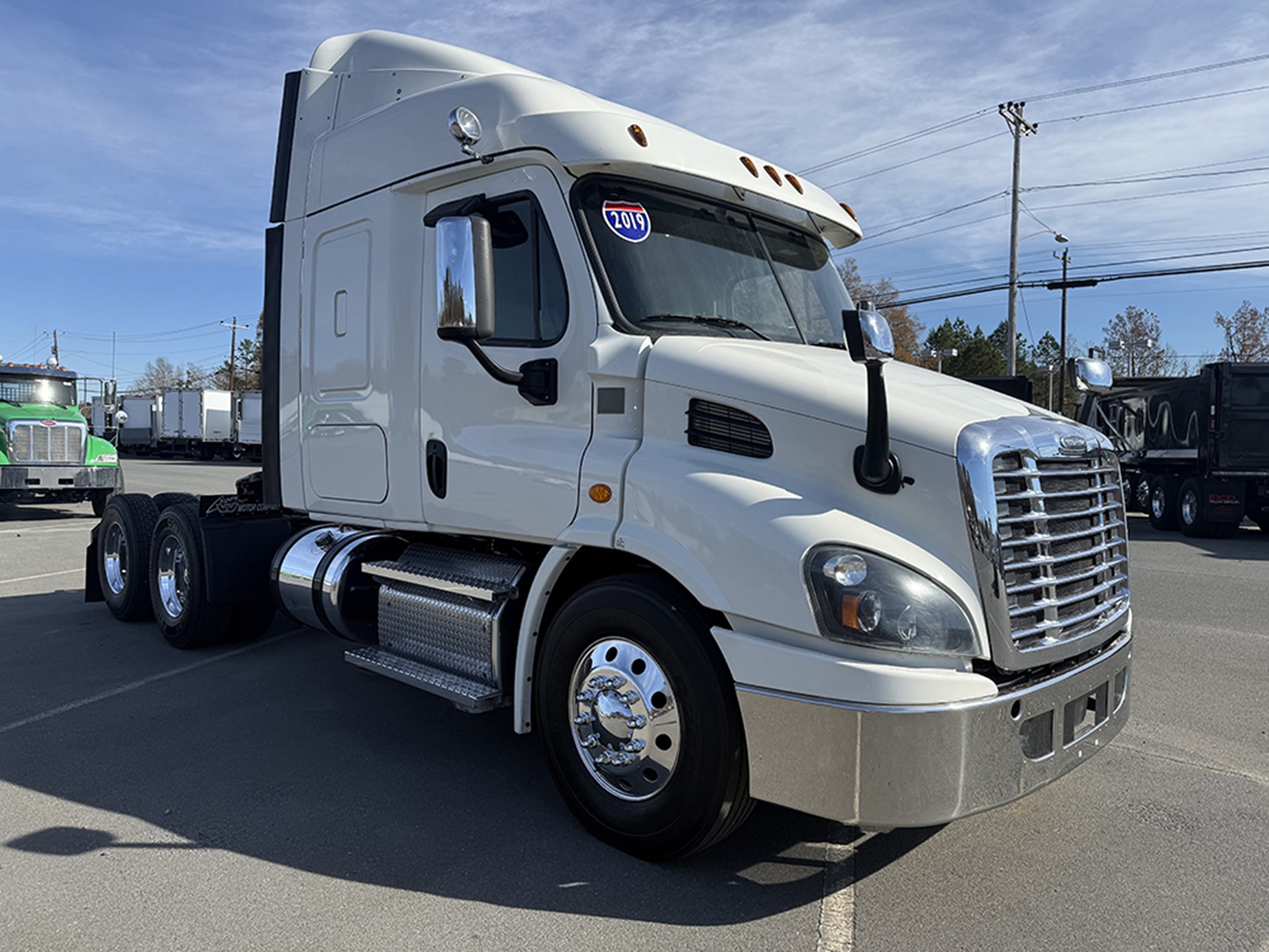 2019 Freightliner Cascadia 113 2019 Freightliner Cascadia 113 - image 2 of 6