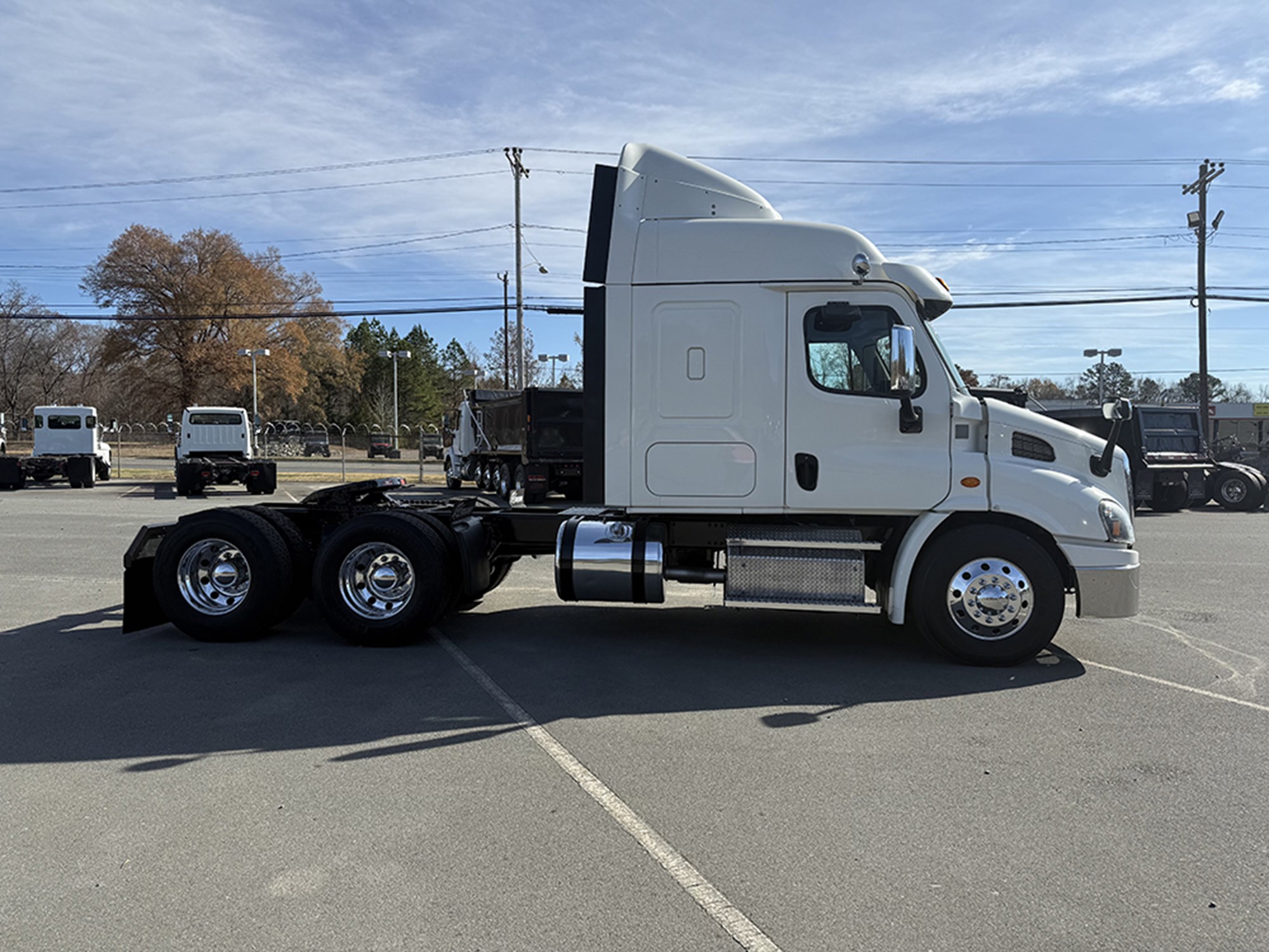 2019 Freightliner Cascadia 113 2019 Freightliner Cascadia 113 - image 3 of 6