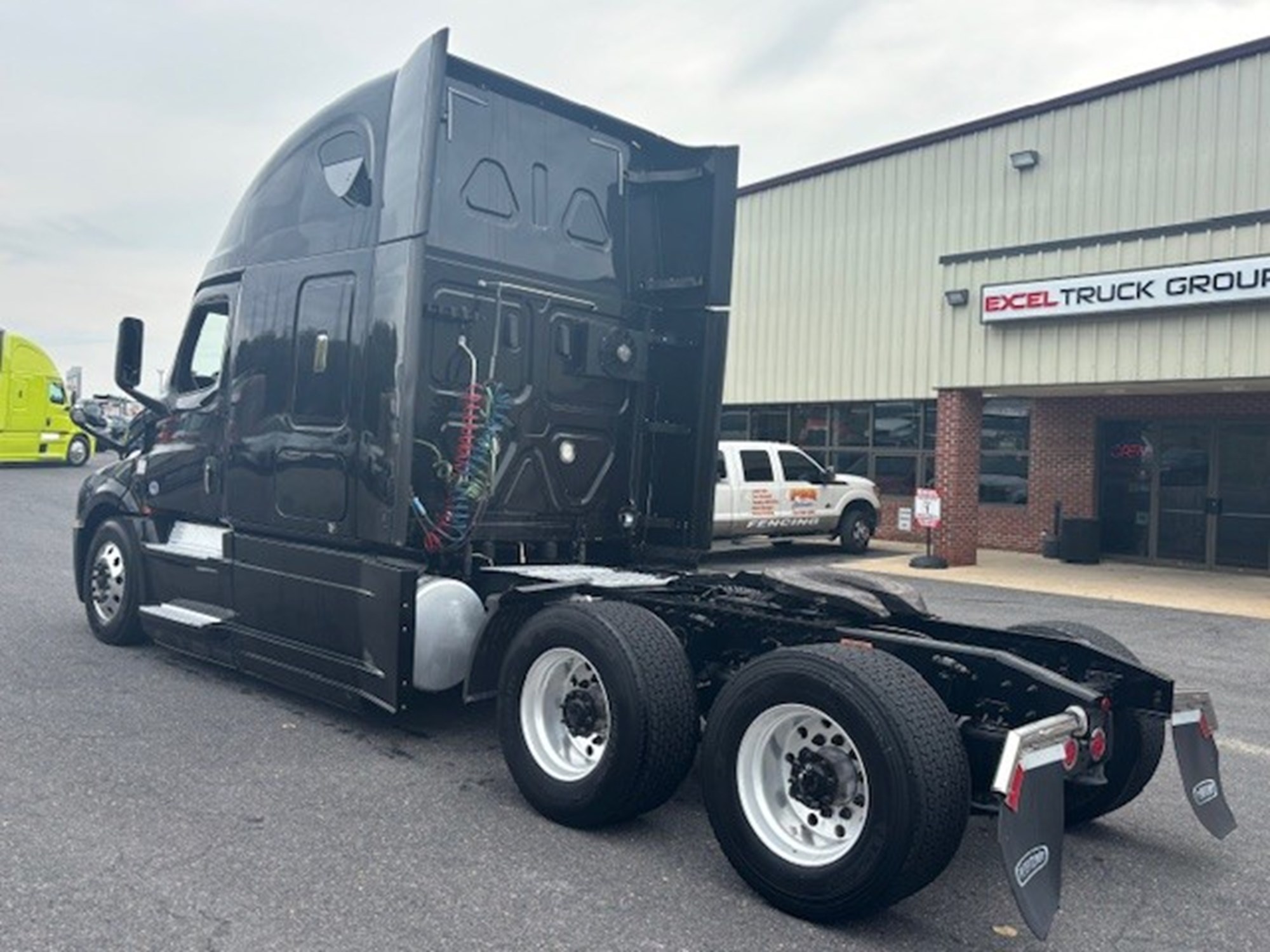 2020 Freightliner Cascadia 126 2020 Freightliner Cascadia 126 - image 5 of 6