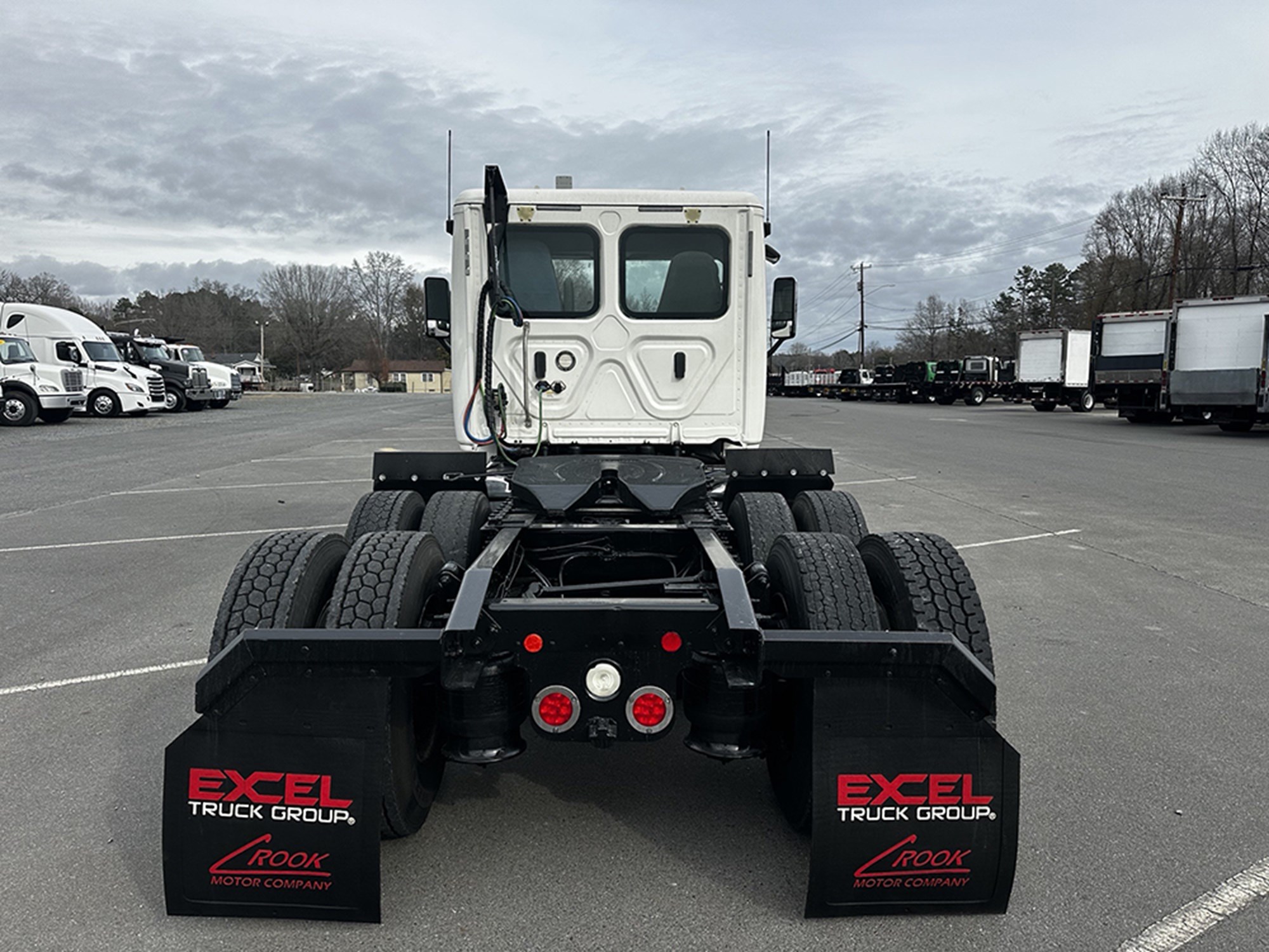 2018 Freightliner Cascadia 125 - image 4 of 6