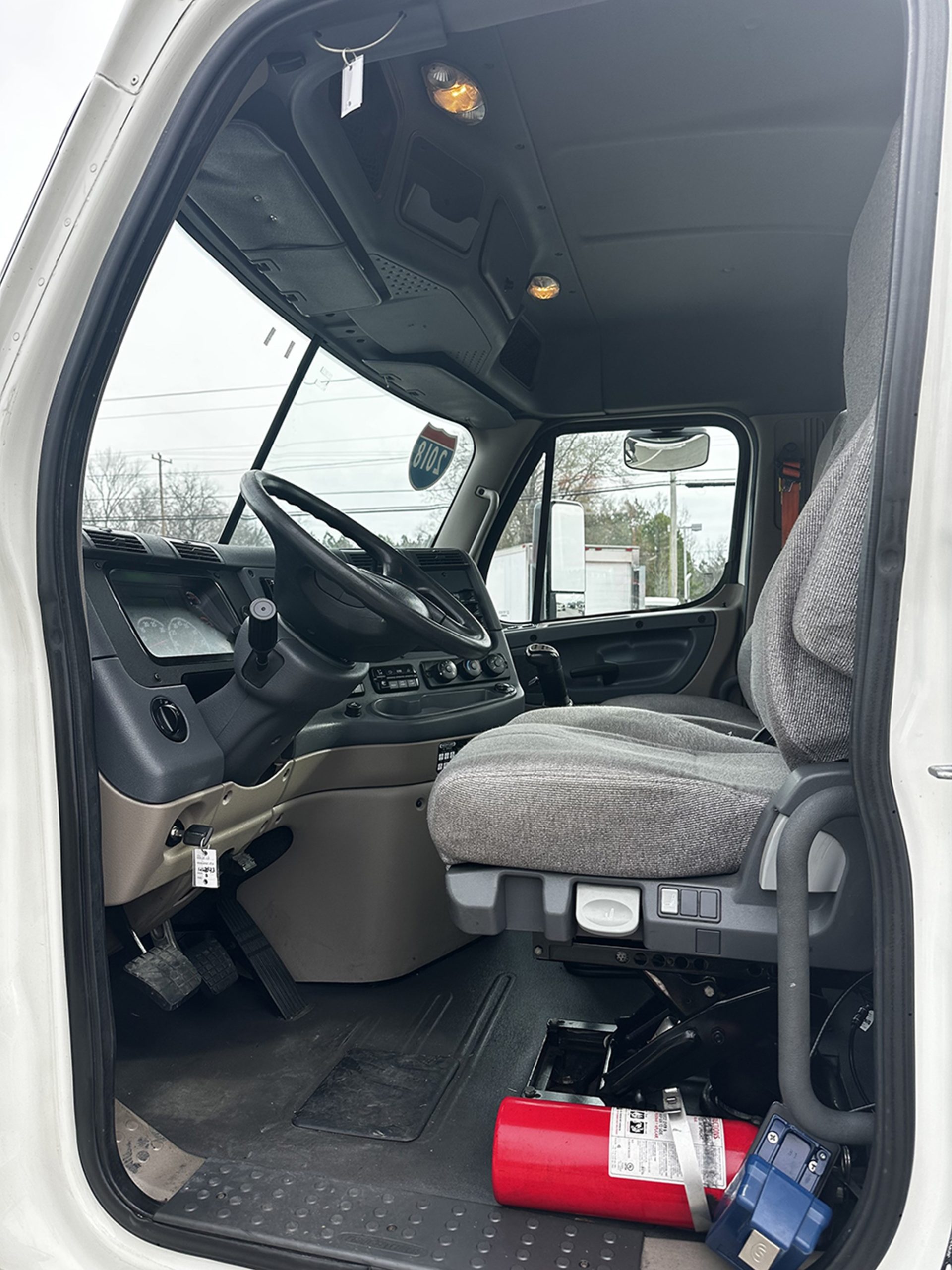 2018 Freightliner Cascadia 125 - image 6 of 6