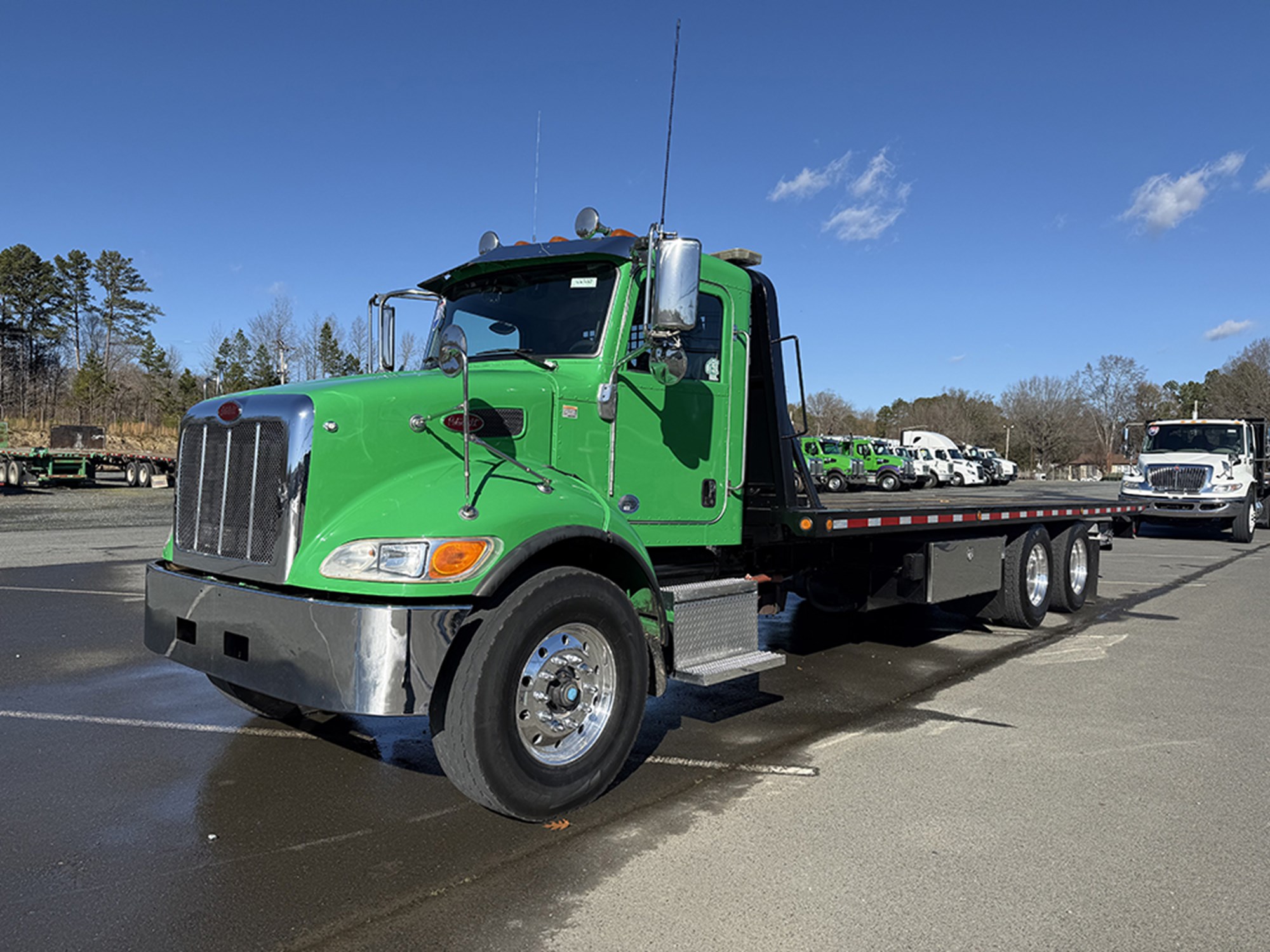 2017 Peterbilt 348 - image 1 of 6