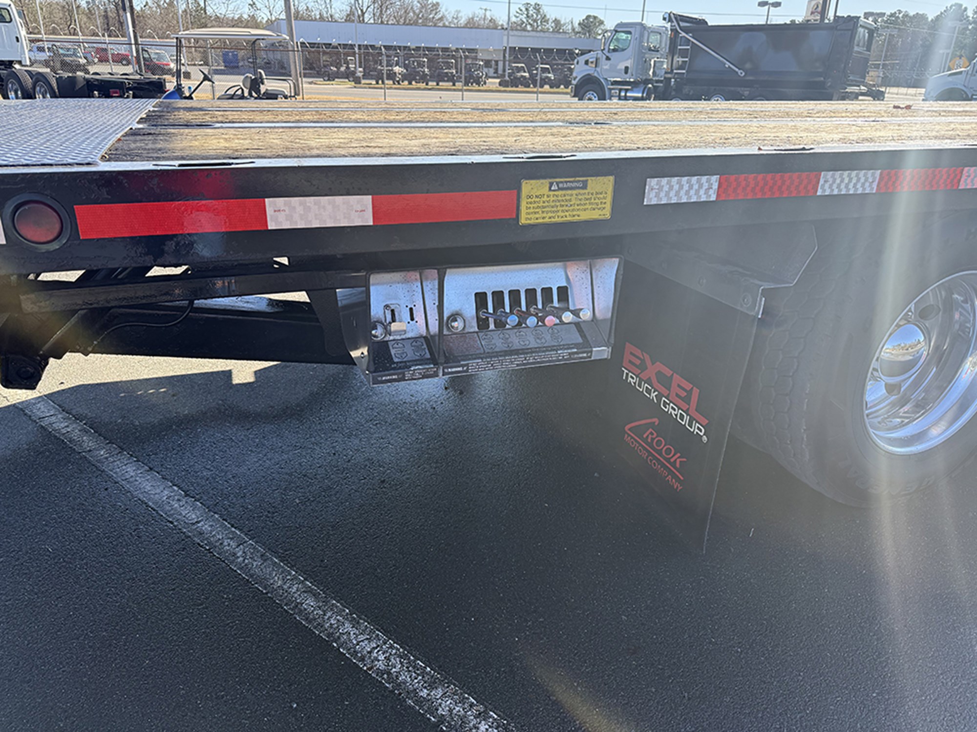 2017 Peterbilt 348 - image 4 of 6