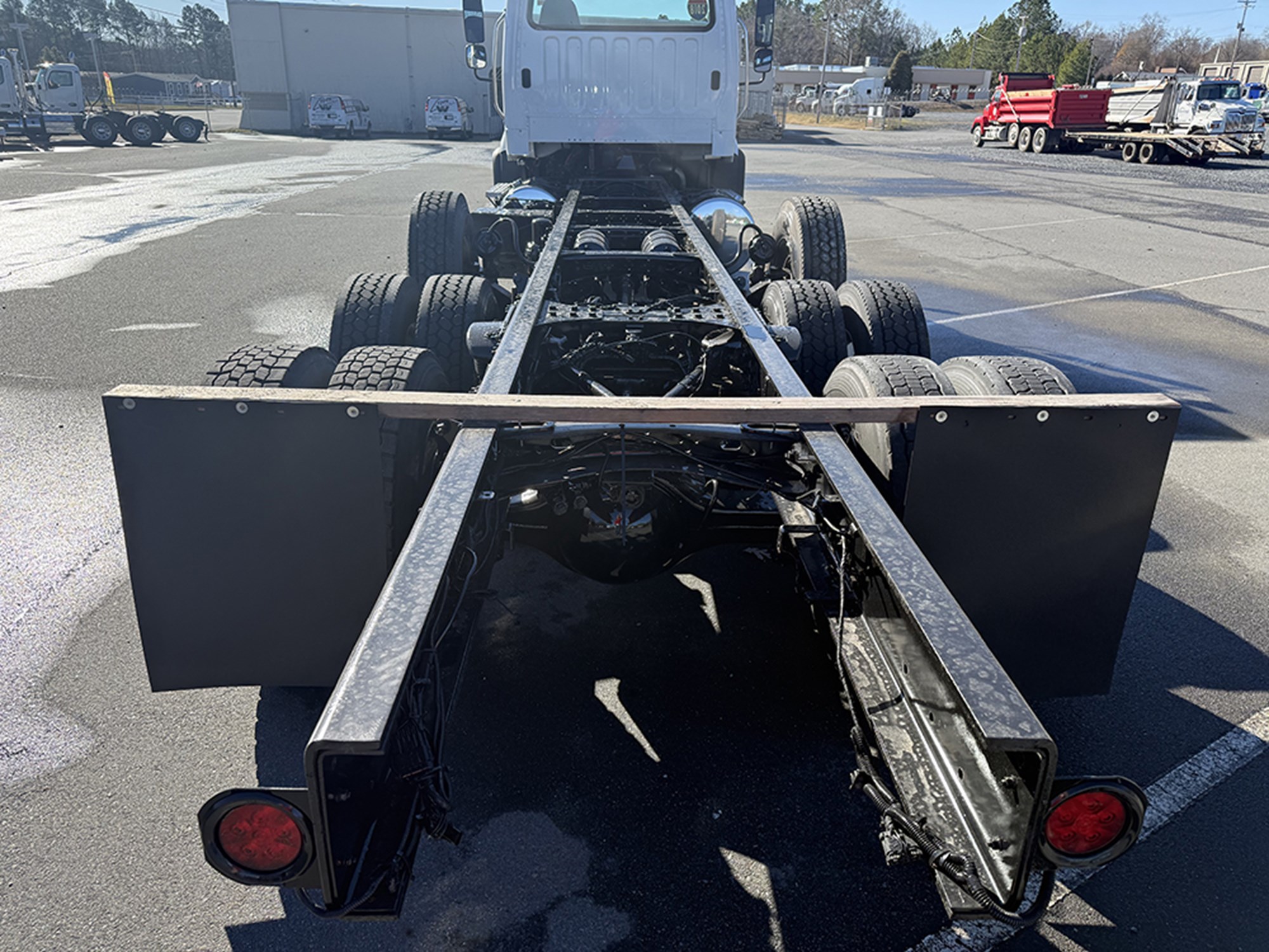 2018 Freightliner 108SD - image 5 of 6