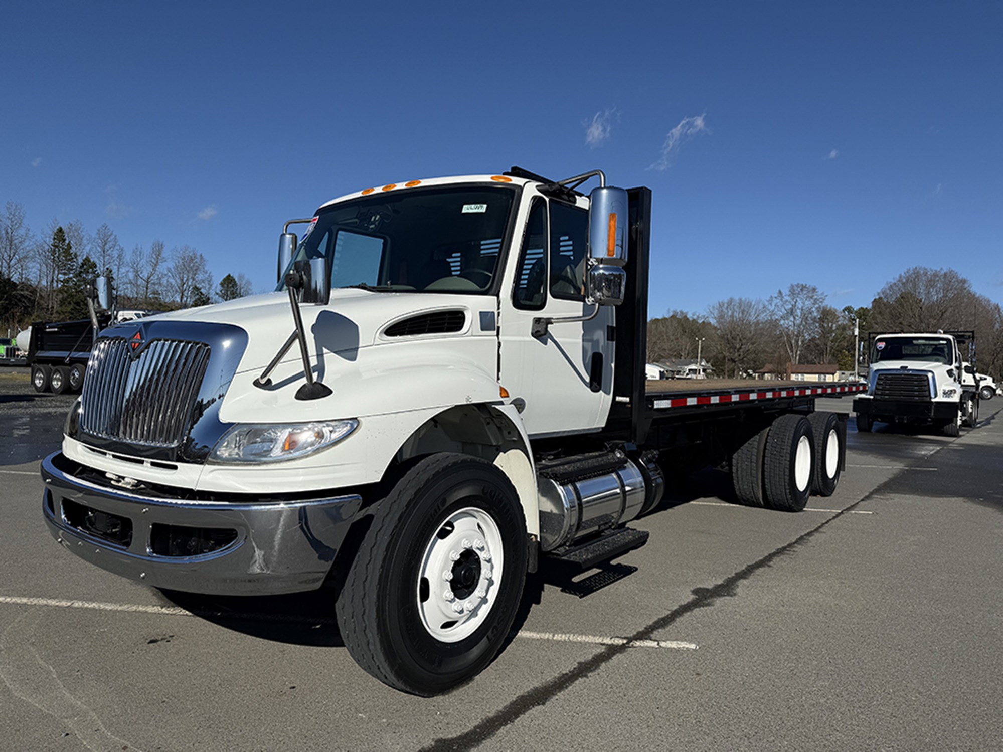 2019 International 4400SBA - image 1 of 6