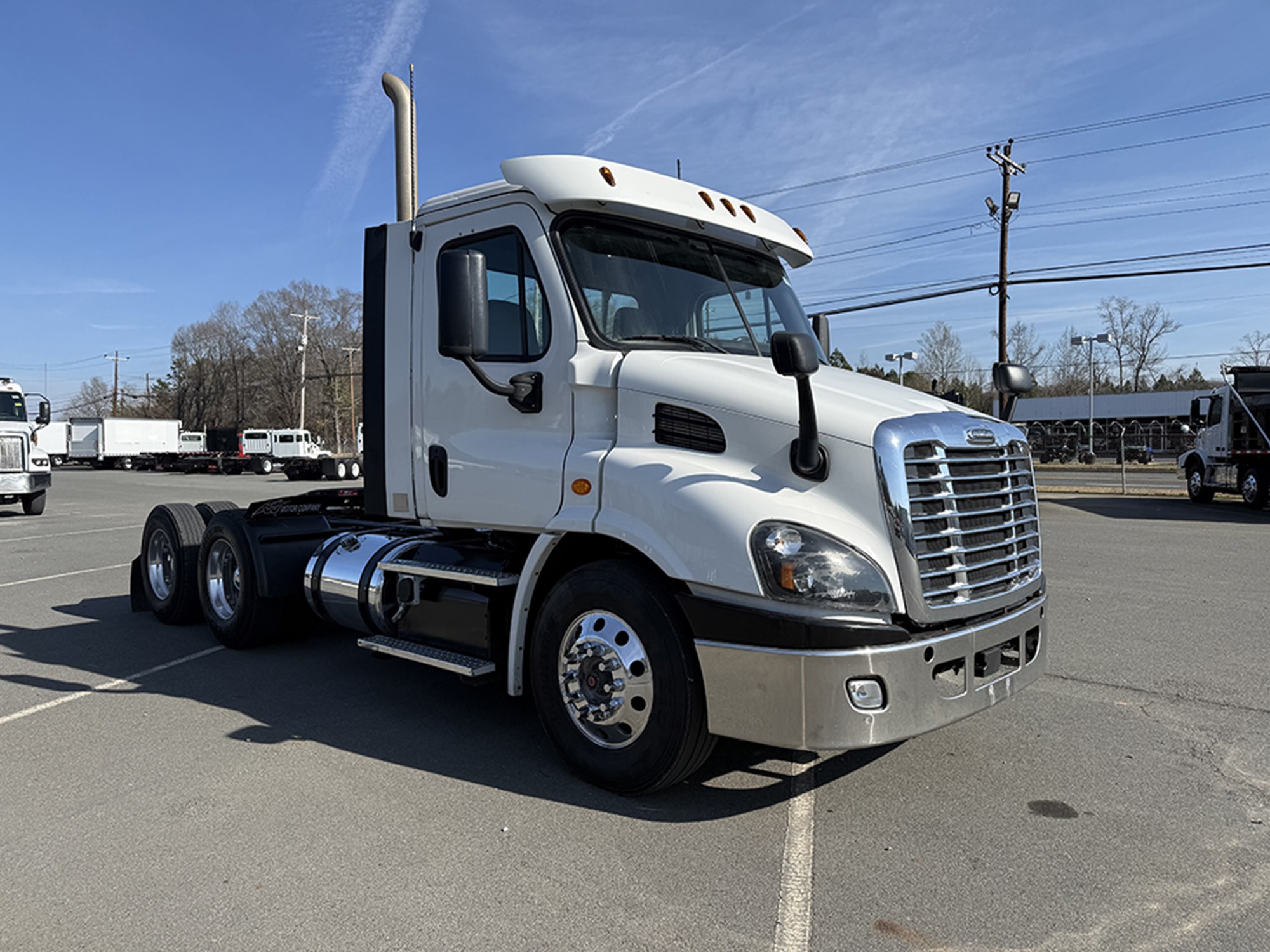 2018 Freightliner Cascadia 113 - image 2 of 6