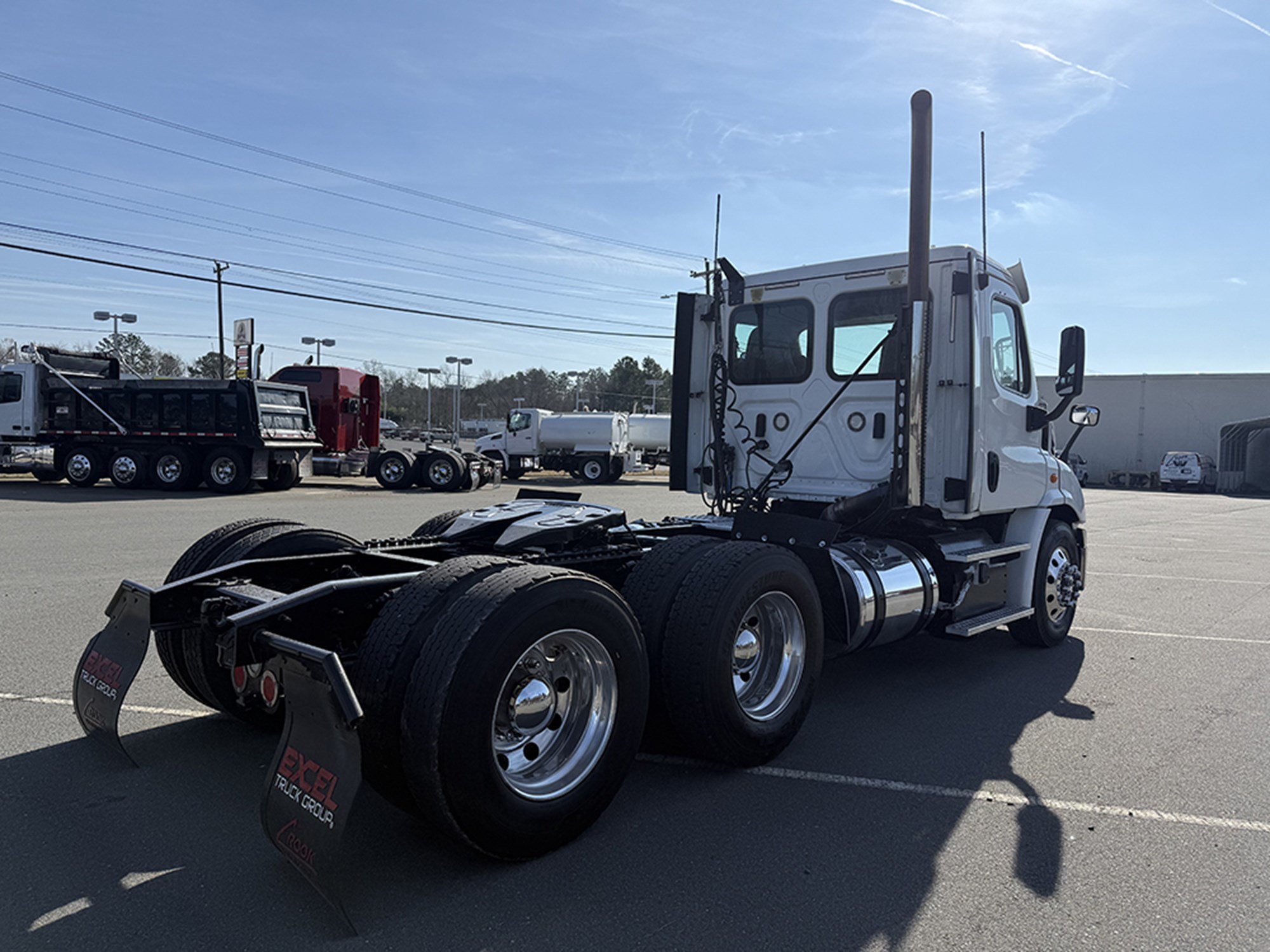 2018 Freightliner Cascadia 113 - image 4 of 6