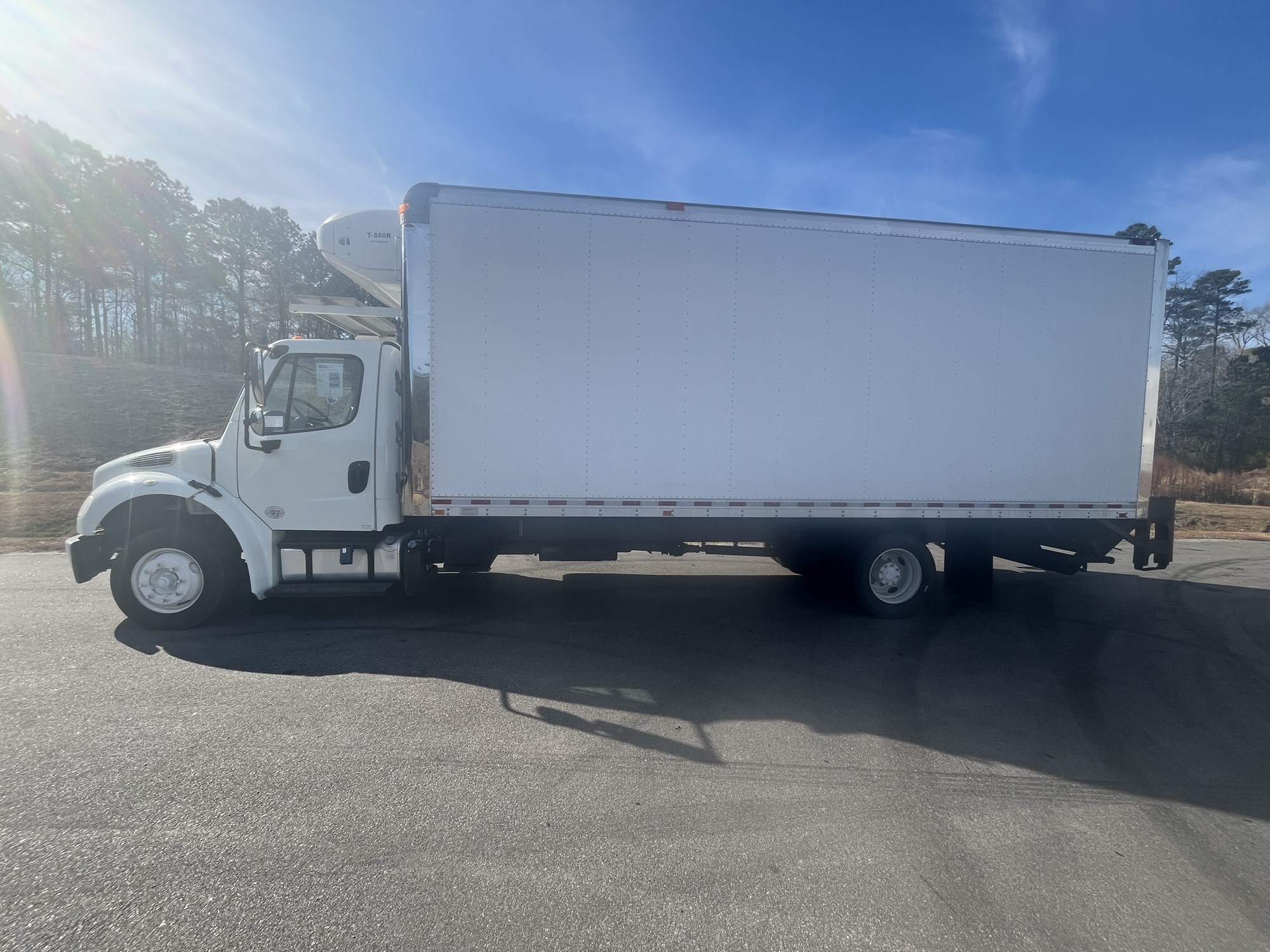 2017 Freightliner M2 106 - image 2