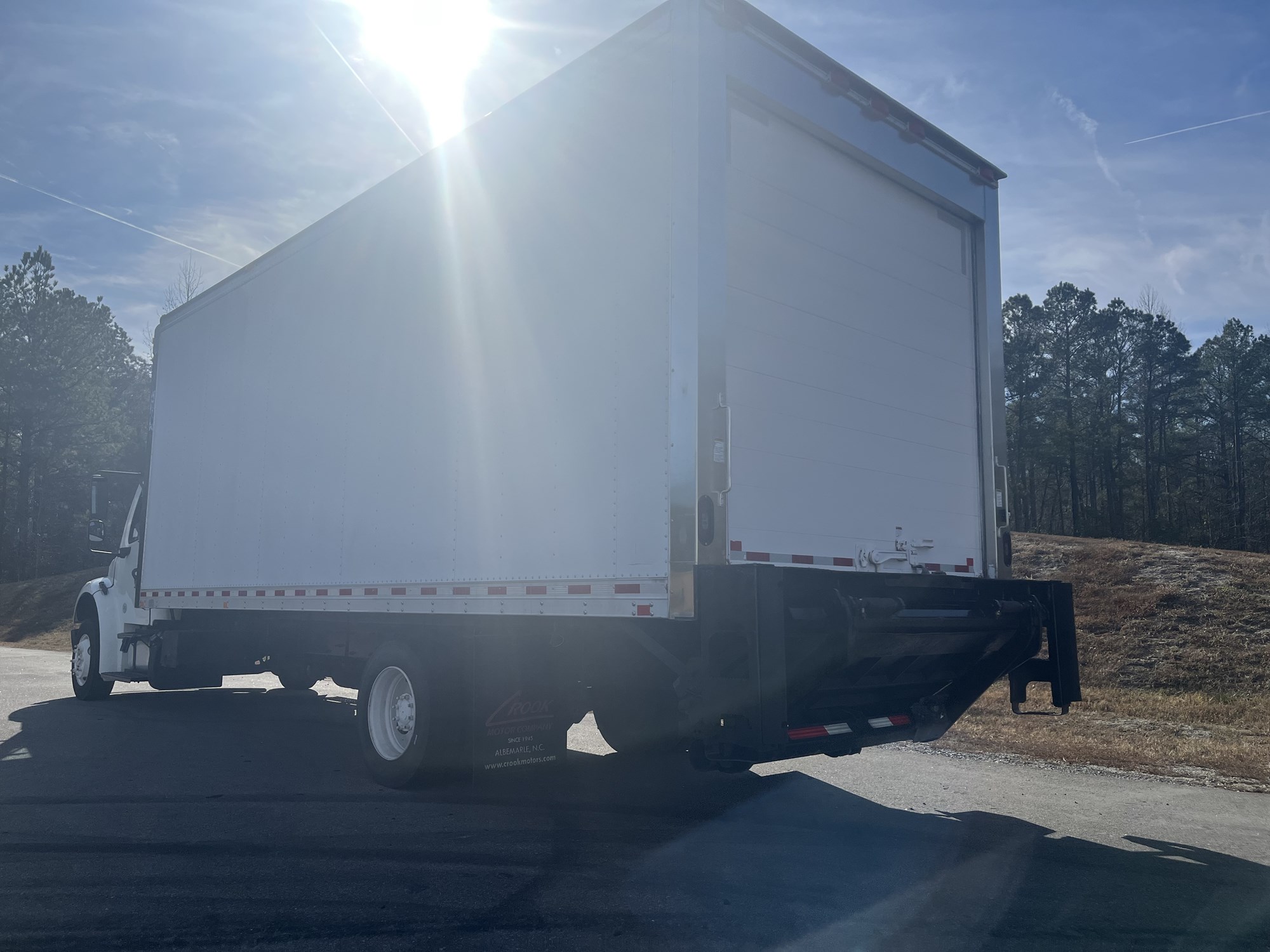 2017 Freightliner M2 106 - image 3