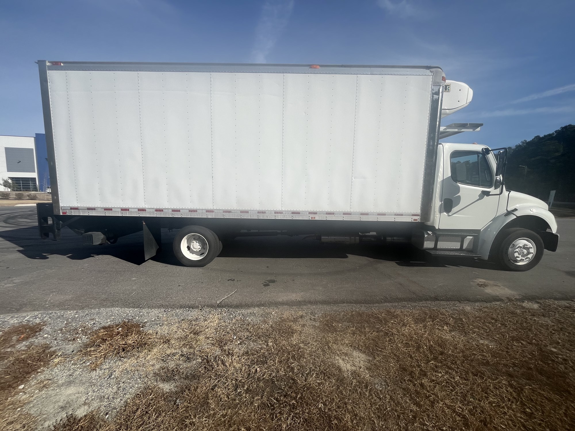 2017 Freightliner M2 106 - image 6