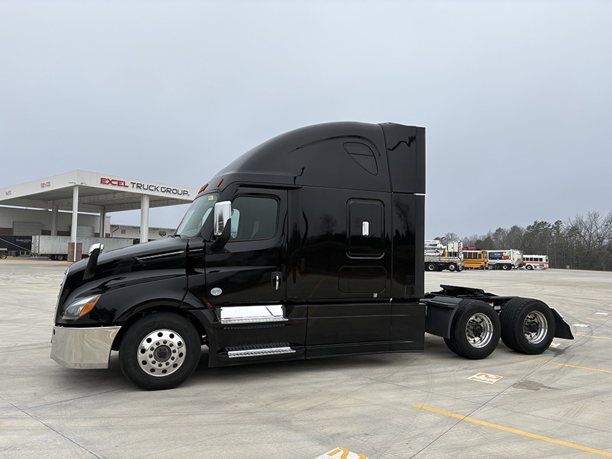 2022 Freightliner Cascadia 126 - image 2 of 6
