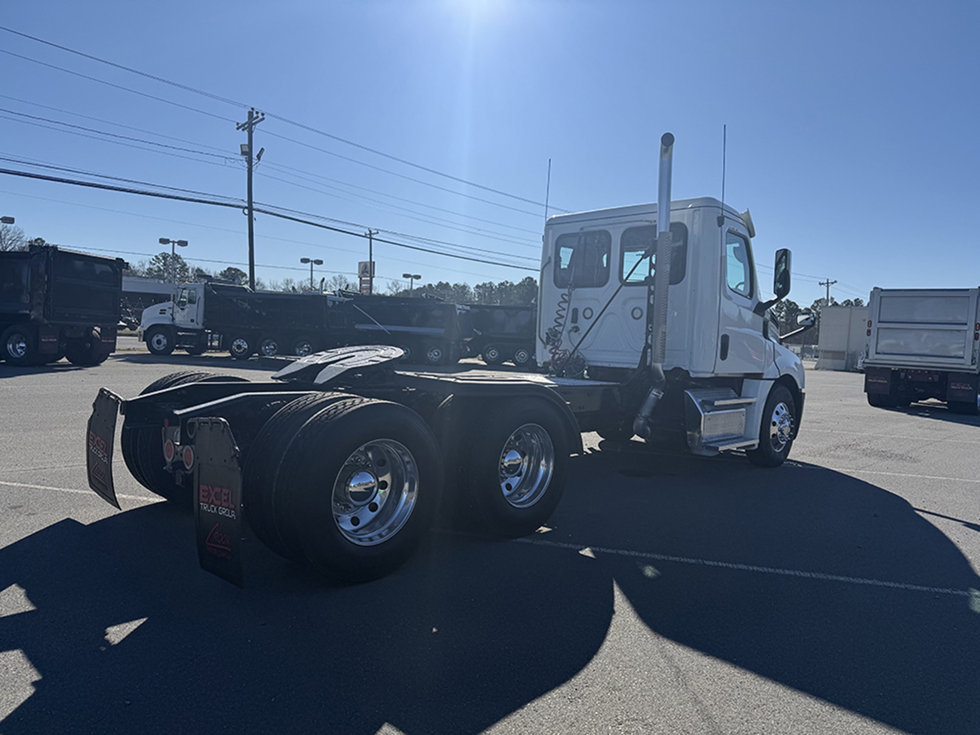 2019 Freightliner Cascadia 126 - image 4 of 6