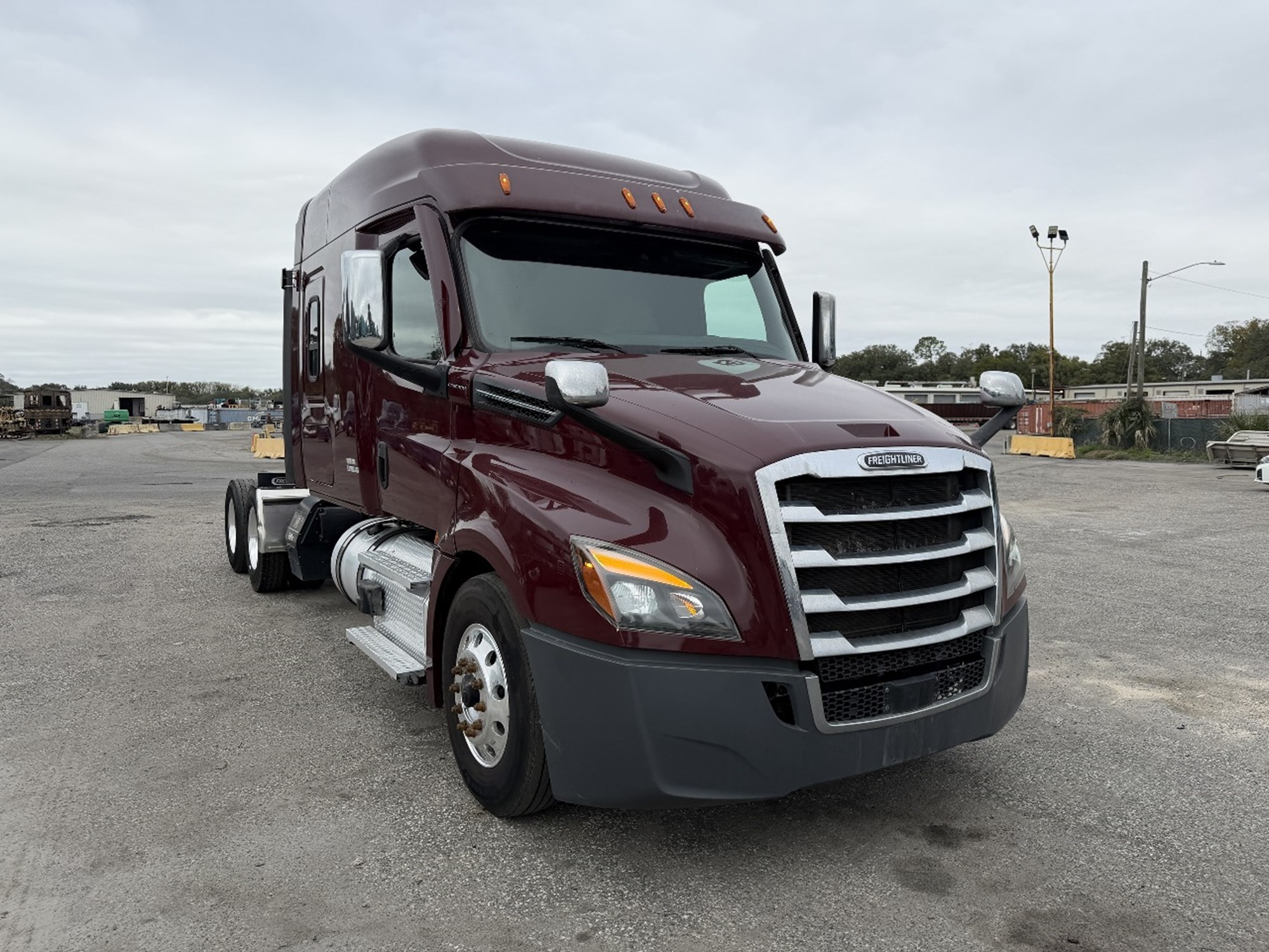 2020 Freightliner Cascadia 126 - image 2 of 6