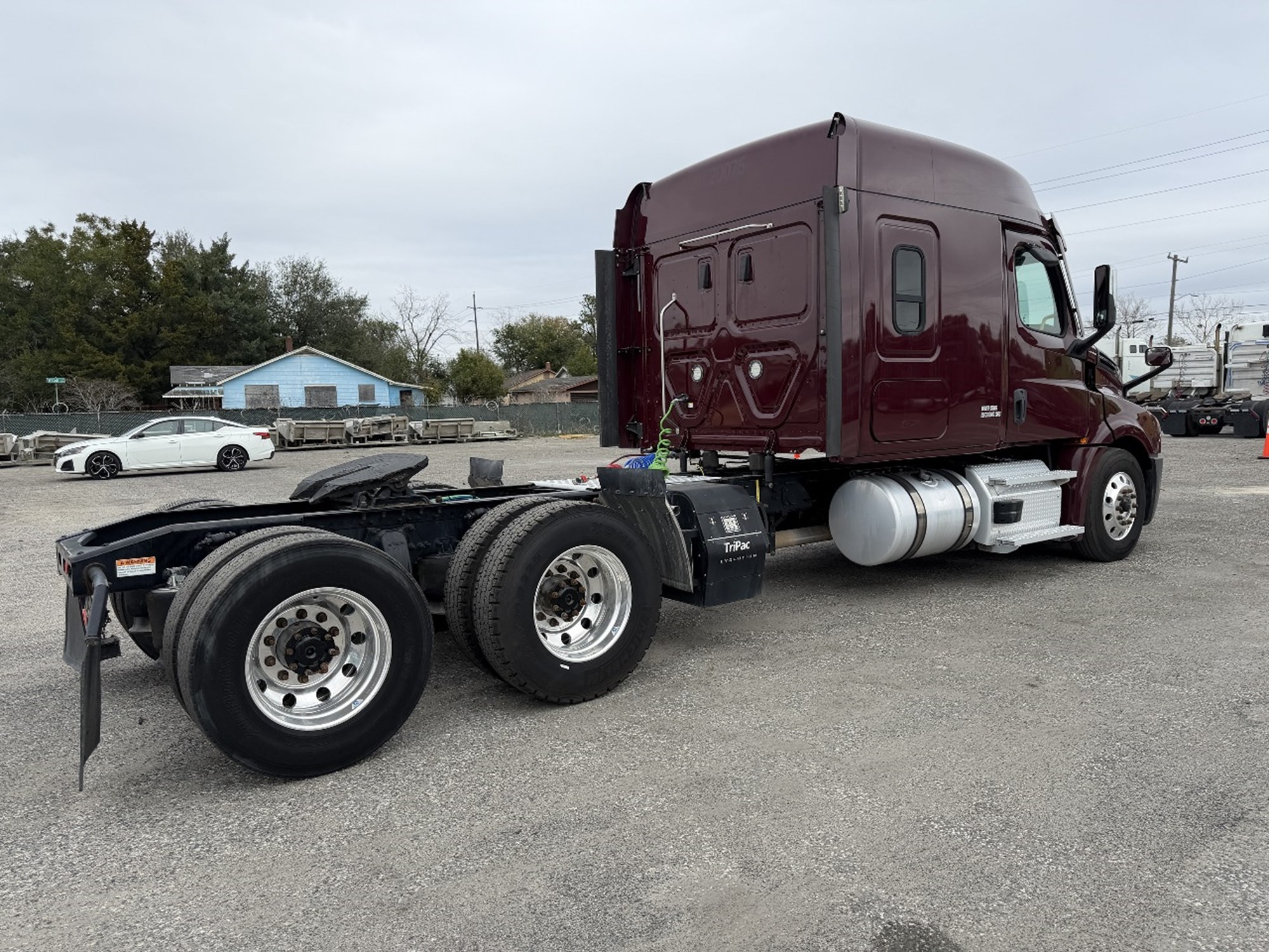 2020 Freightliner Cascadia 126 - image 5 of 6