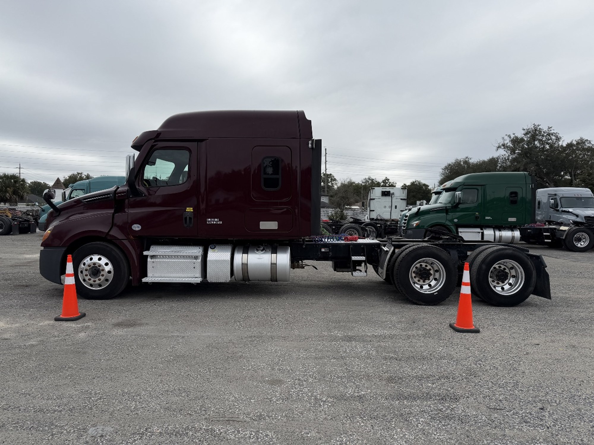 2020 Freightliner Cascadia 126 - image 6 of 6
