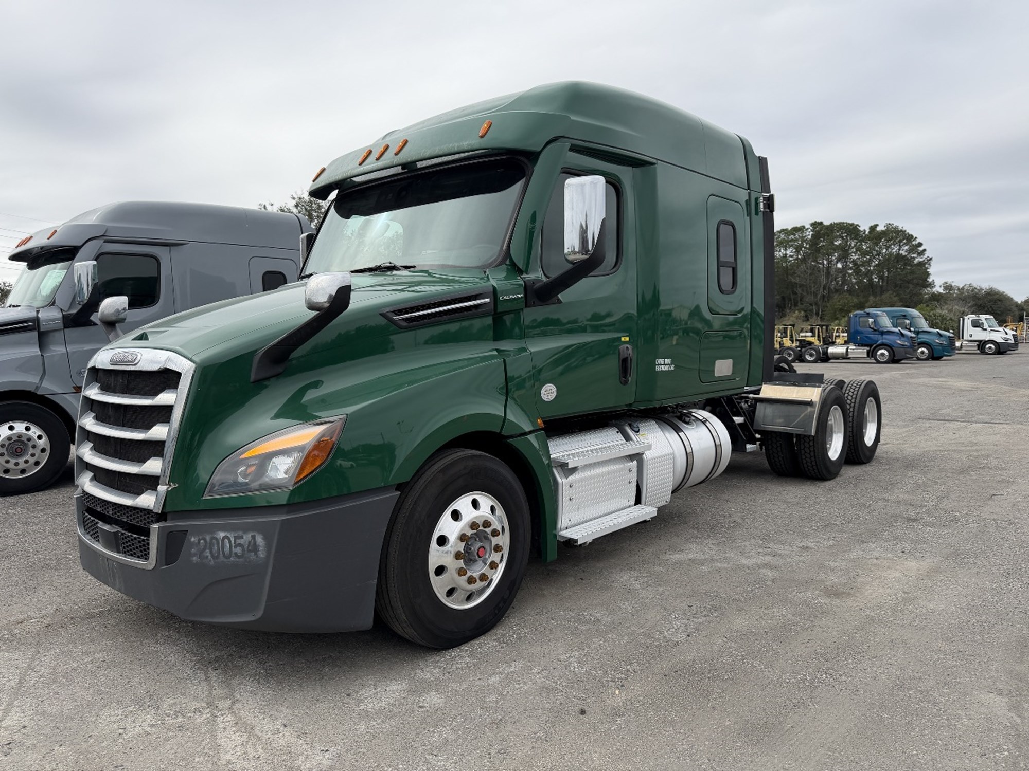2020 Freightliner Cascadia 126 - image 1 of 6