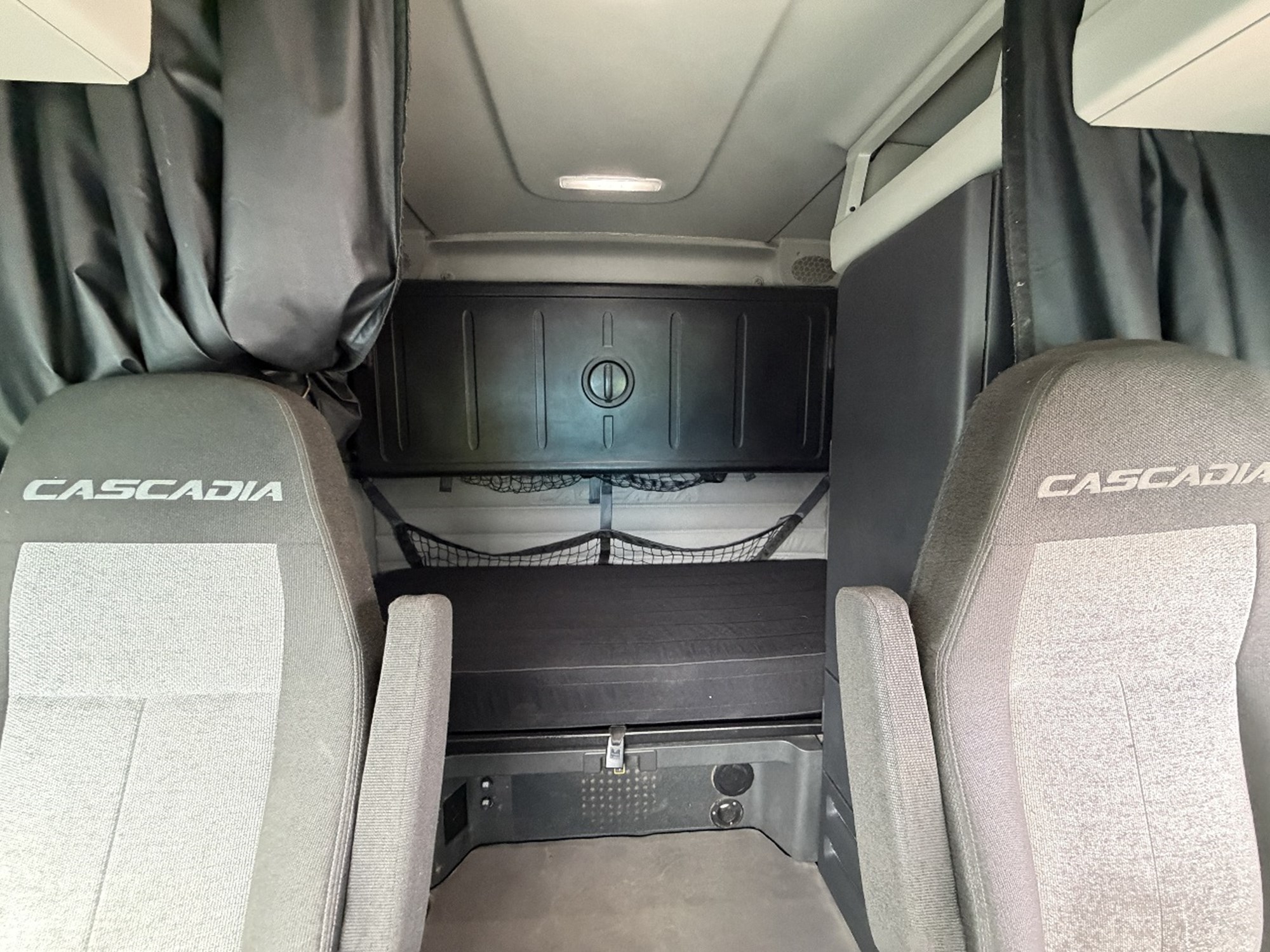 2020 Freightliner Cascadia 126 - image 6 of 6